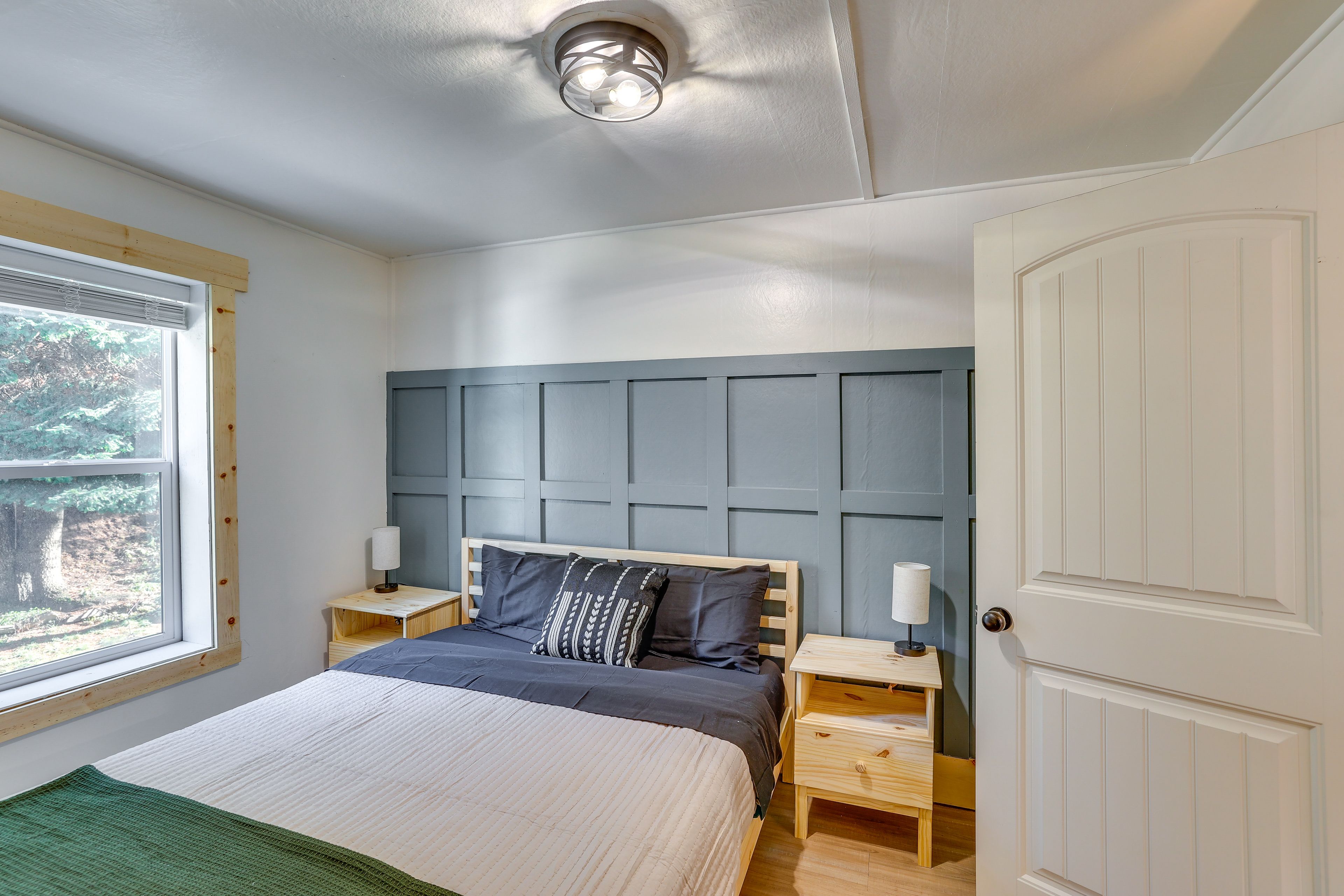 Bedroom 1 | Queen Bed | Linens & Towels Provided