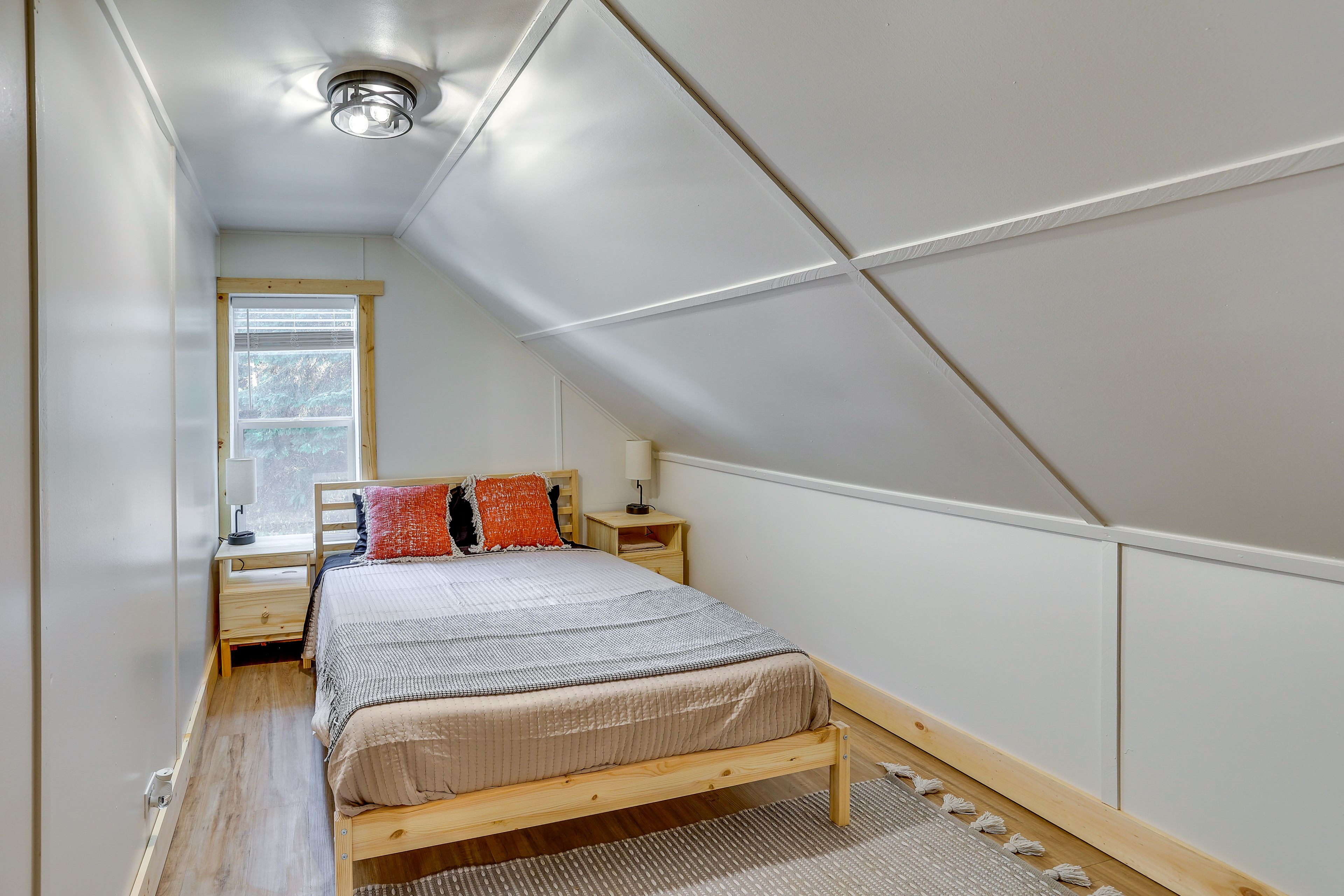 Bedroom 2 | Queen Bed