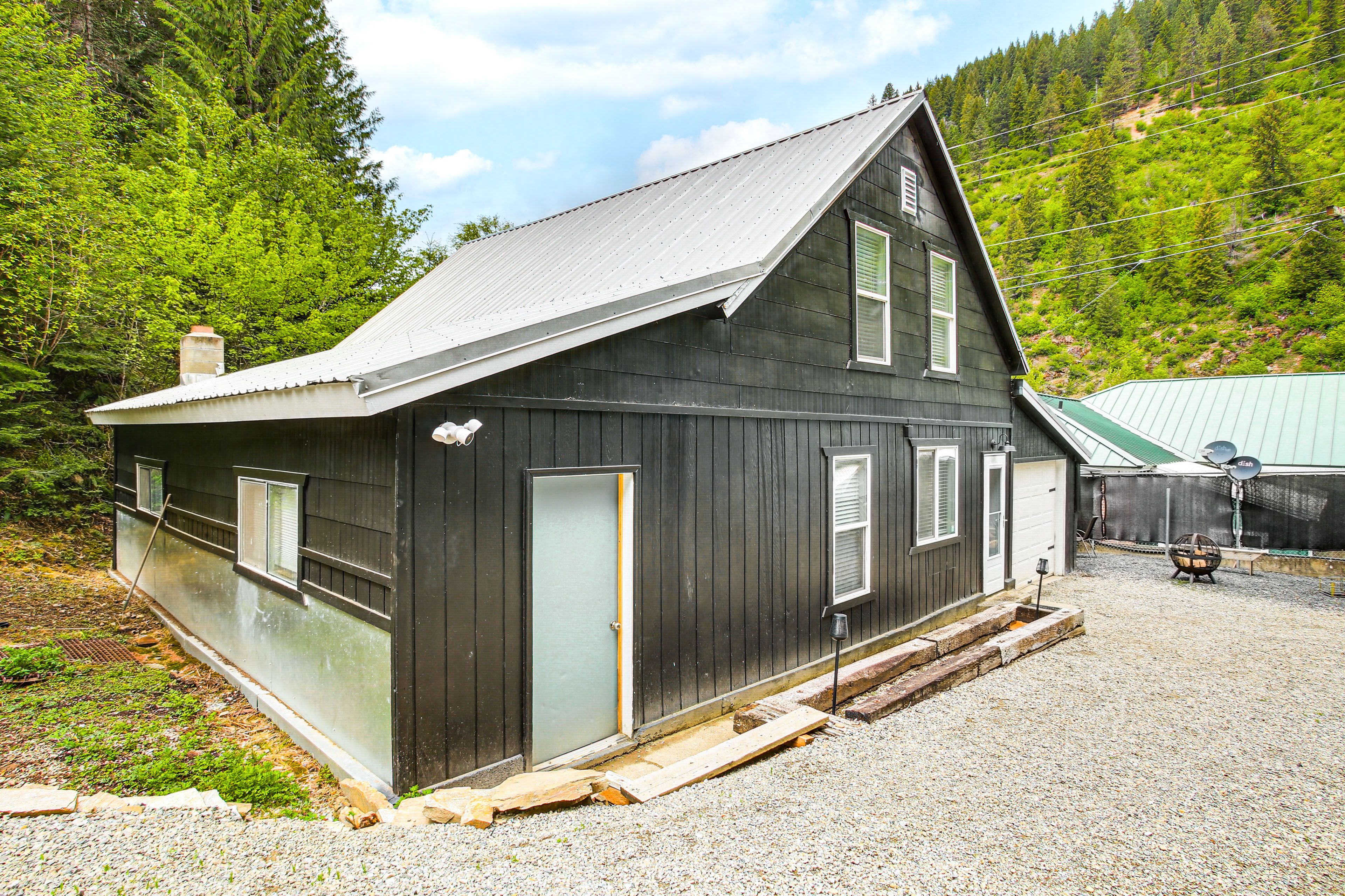 Parking | Shared Driveway (6 Vehicles) | Trailer Parking Allowed Nearby