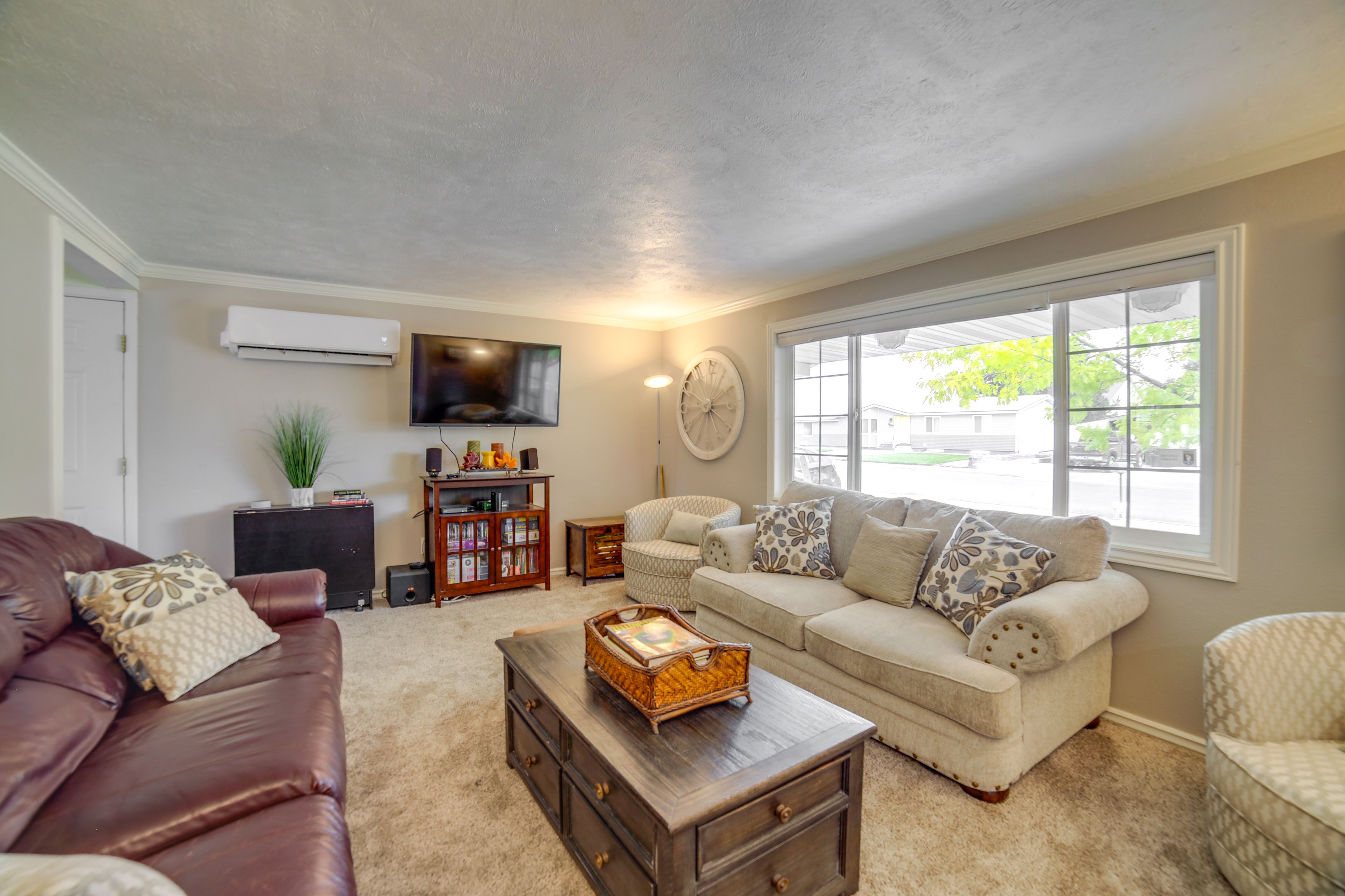 Living Area | Smart TV w/ Streaming Services | Pack 'n Play
