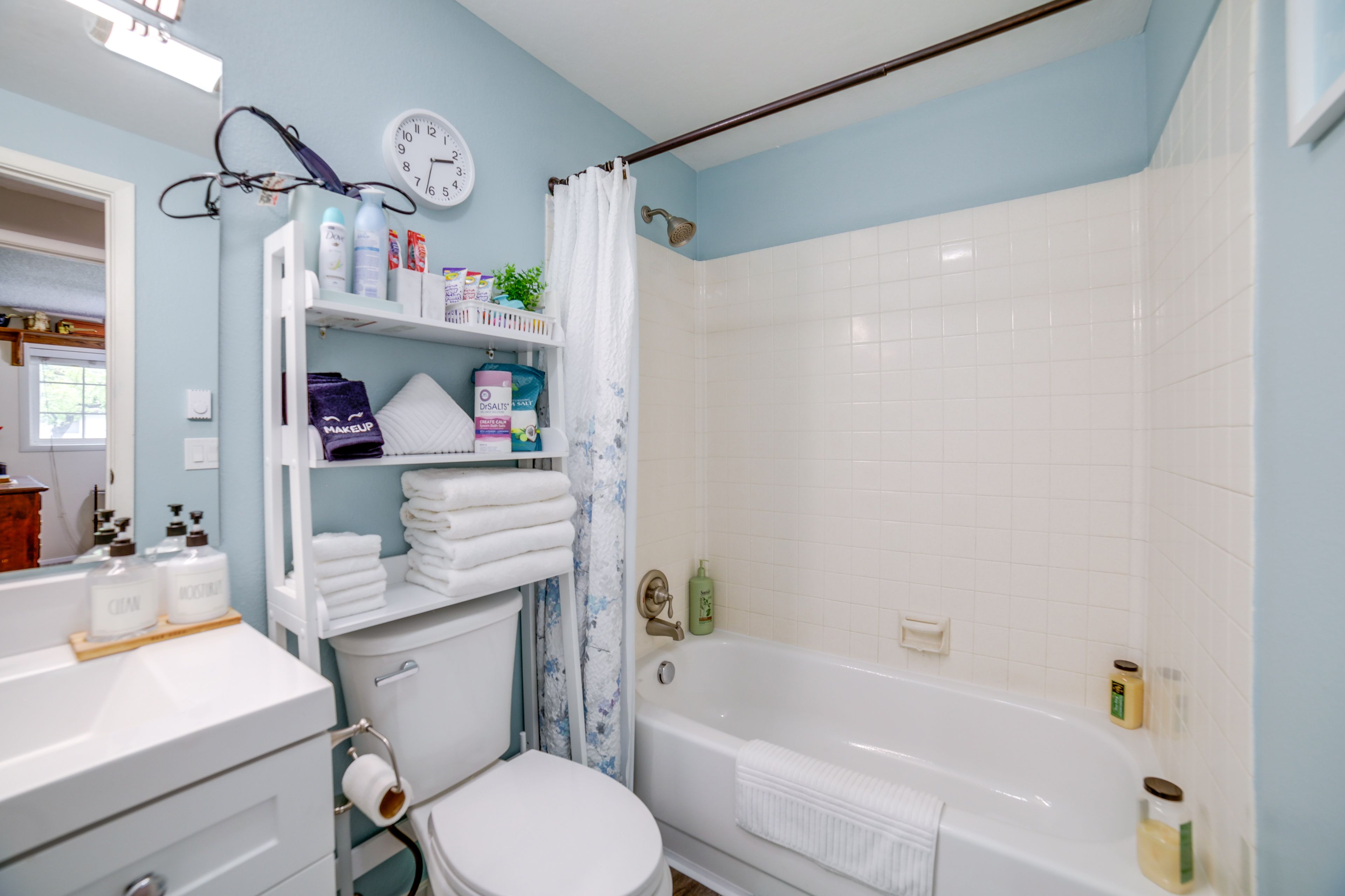 Full Bathroom | Complimentary Toiletries