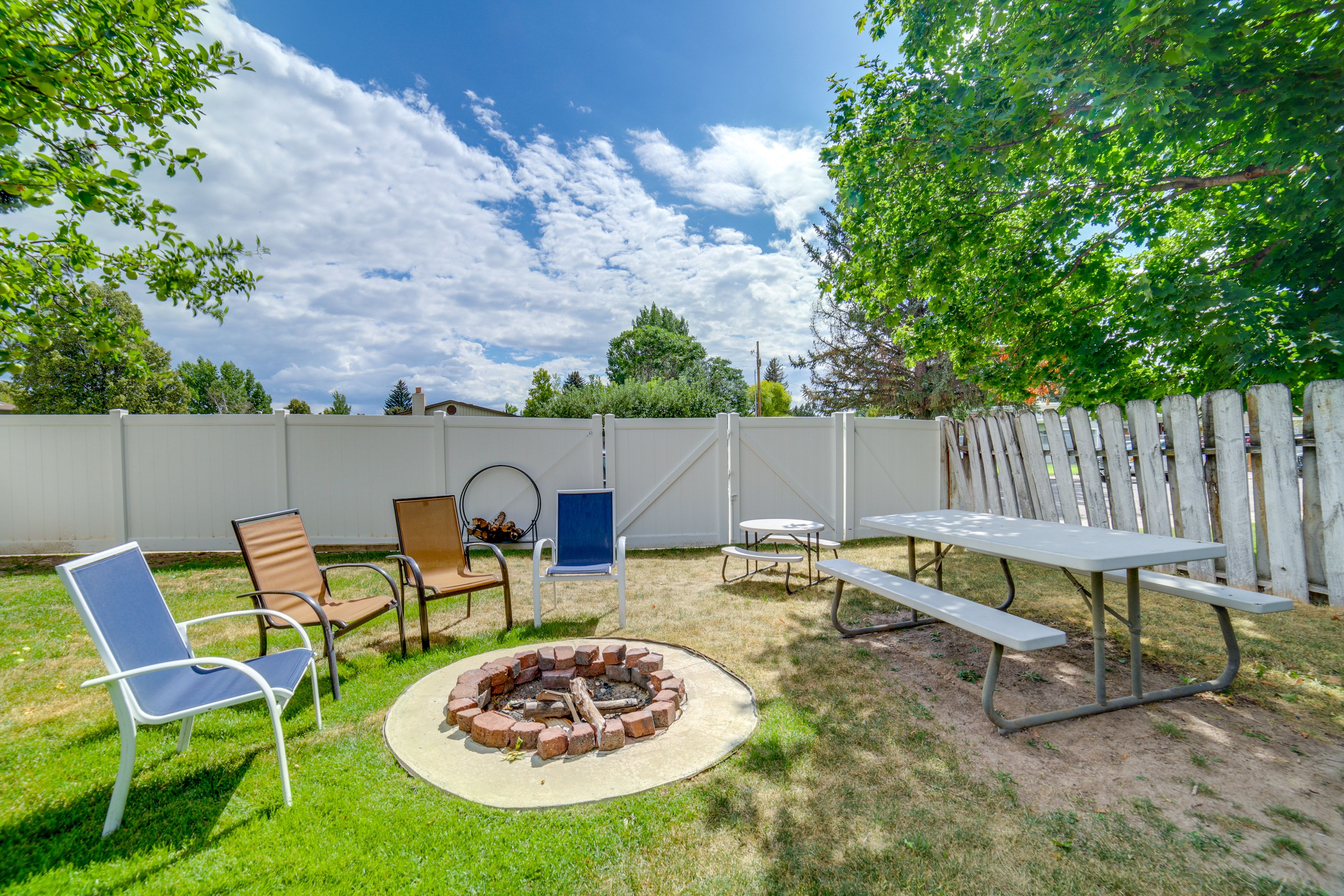 House Exterior | Wood-Burning Fire Pit