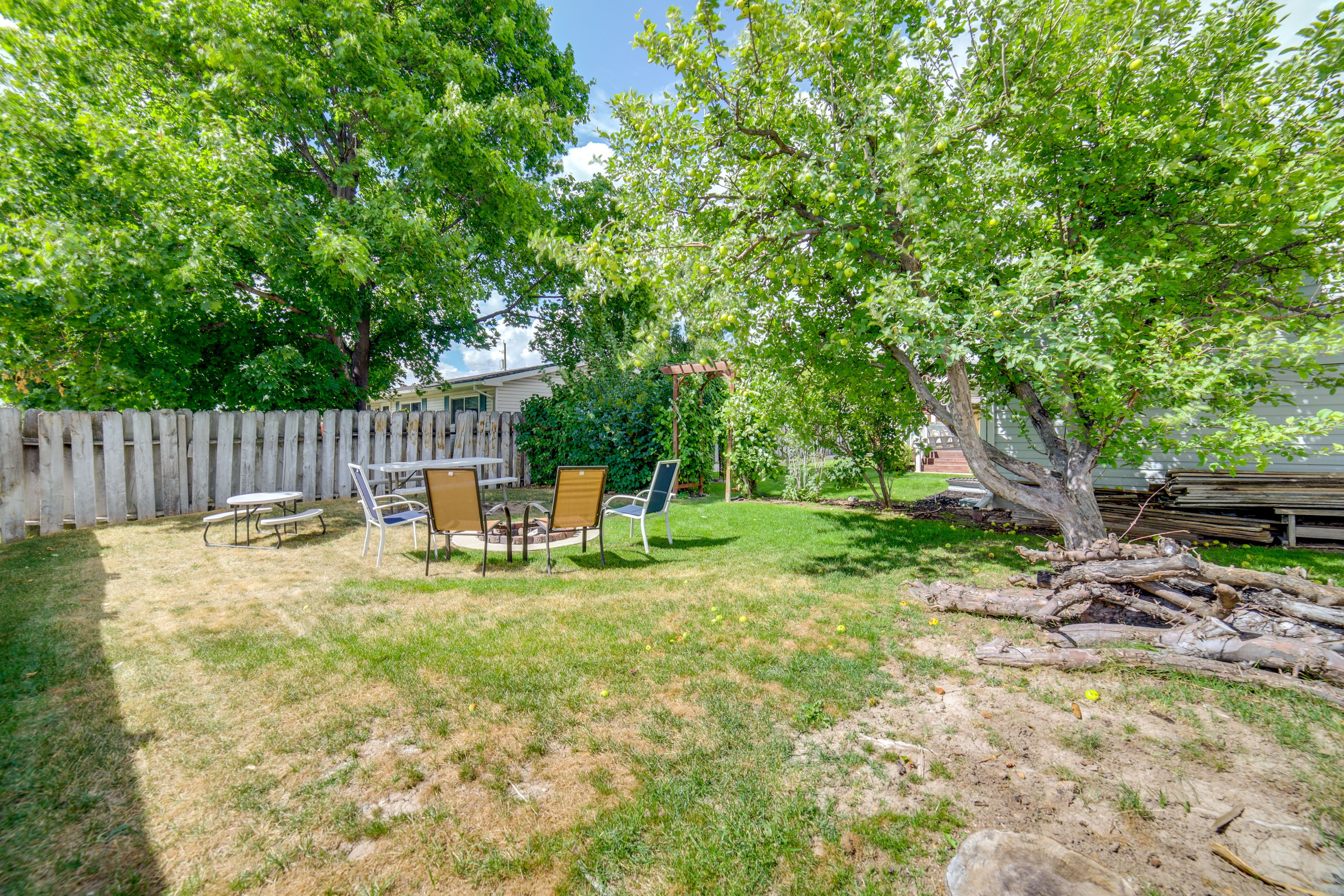 House Exterior | Wood-Burning Fire Pit