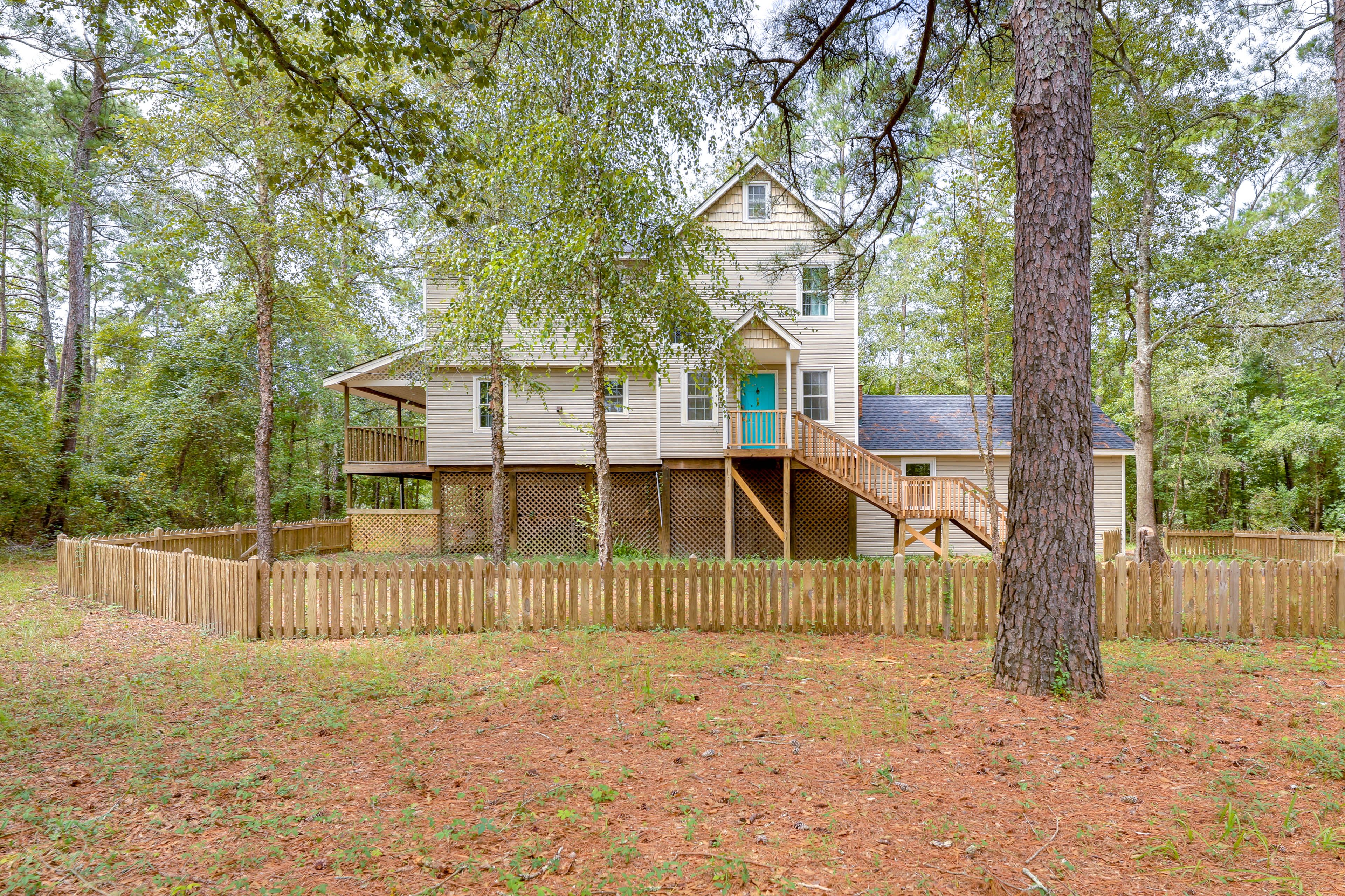 Burgaw Vacation Rental | 4BR | 2.5BA | Stairs Required | 1,682 Sq Ft