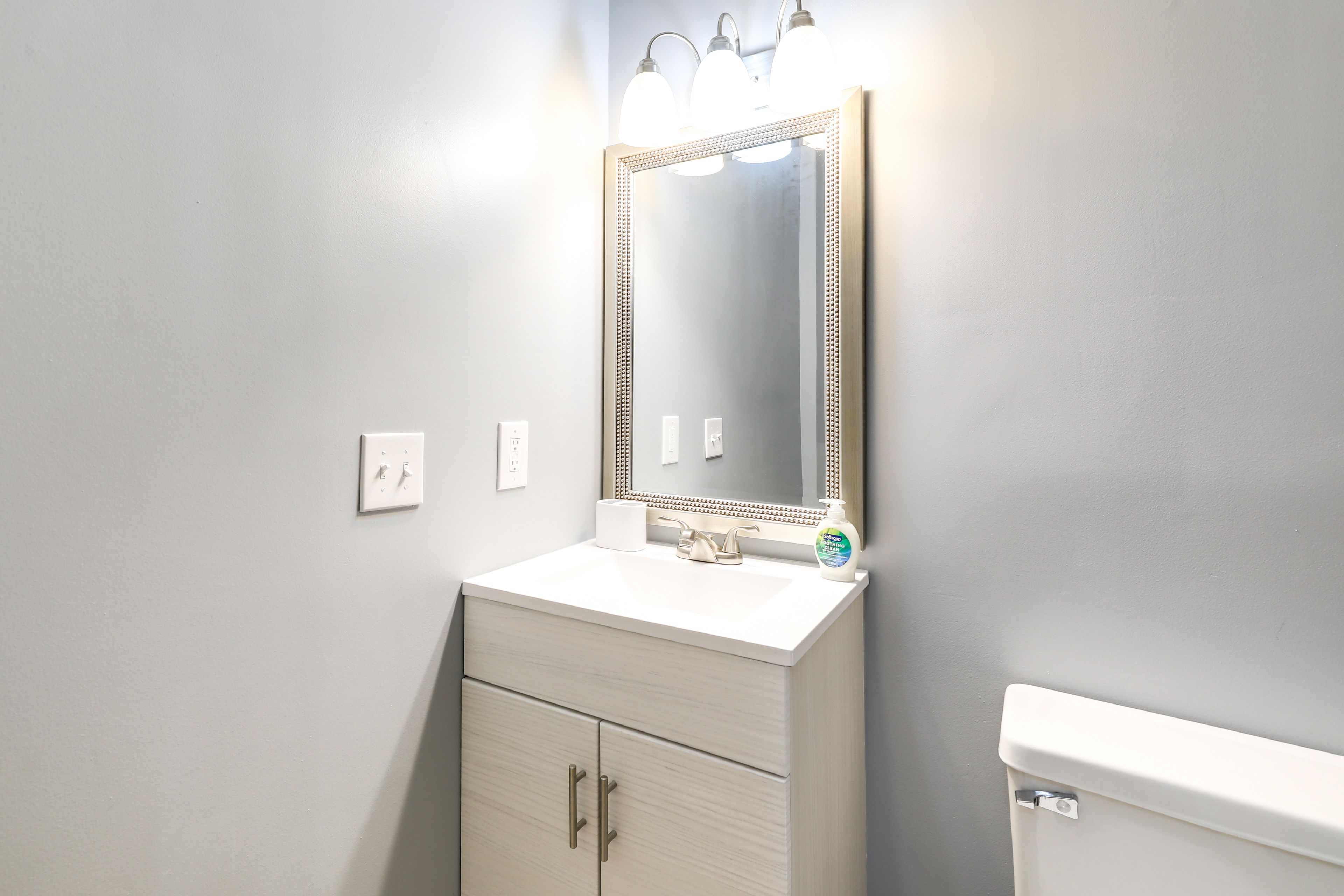 Full Bathroom | Towels Provided | Complimentary Toiletries