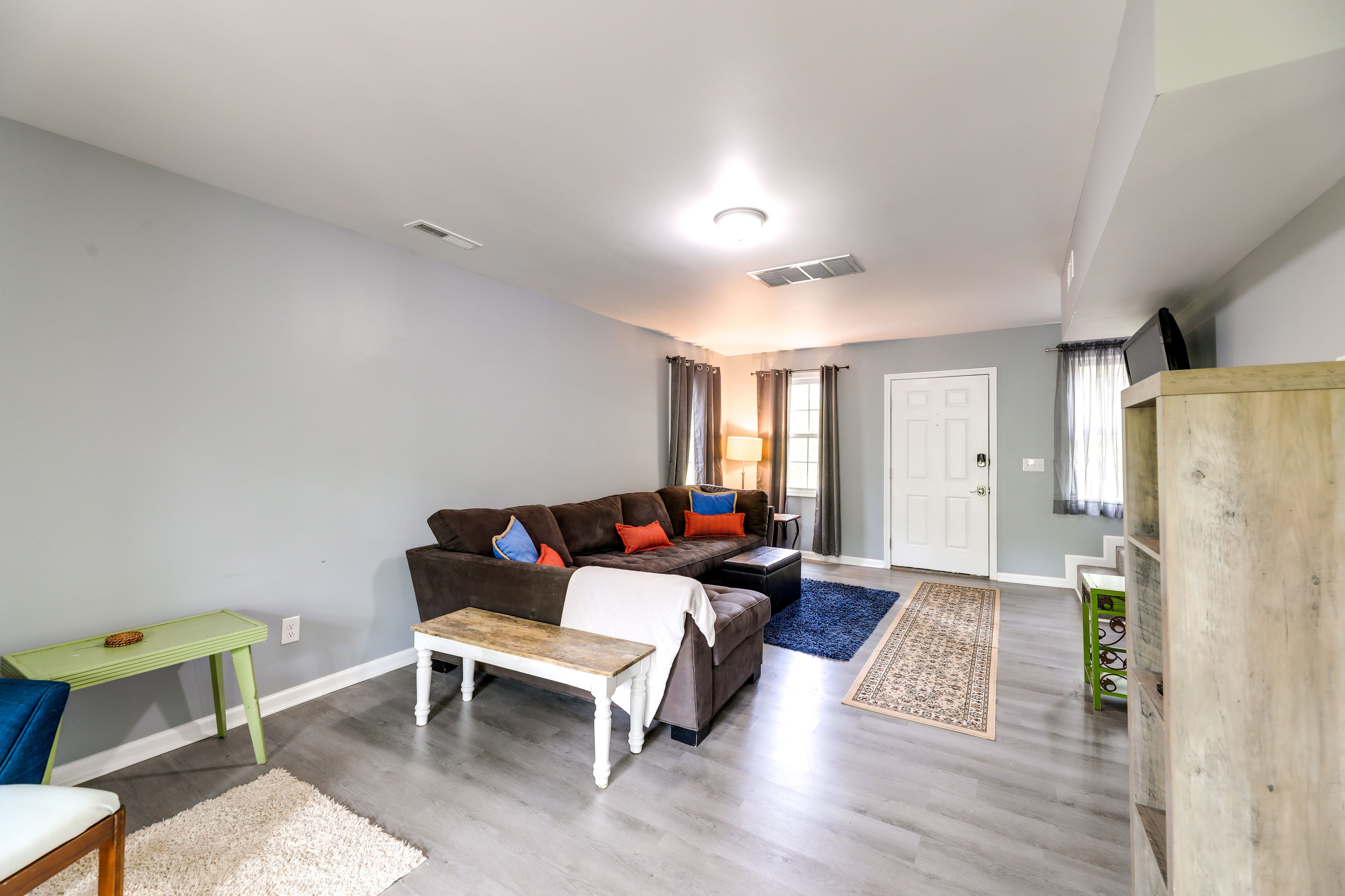 Living Room | 1st Floor | Smart TV | Central A/C & Heating | Free WiFi