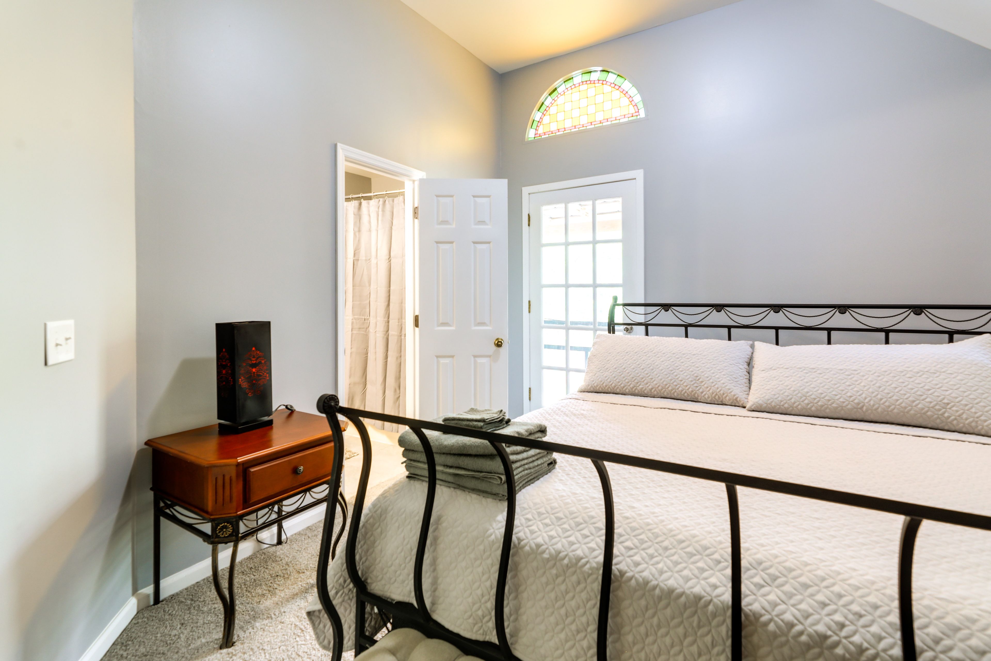 Bedroom 1 | 2nd Floor | King Bed | Smart TV | En-Suite Bathroom