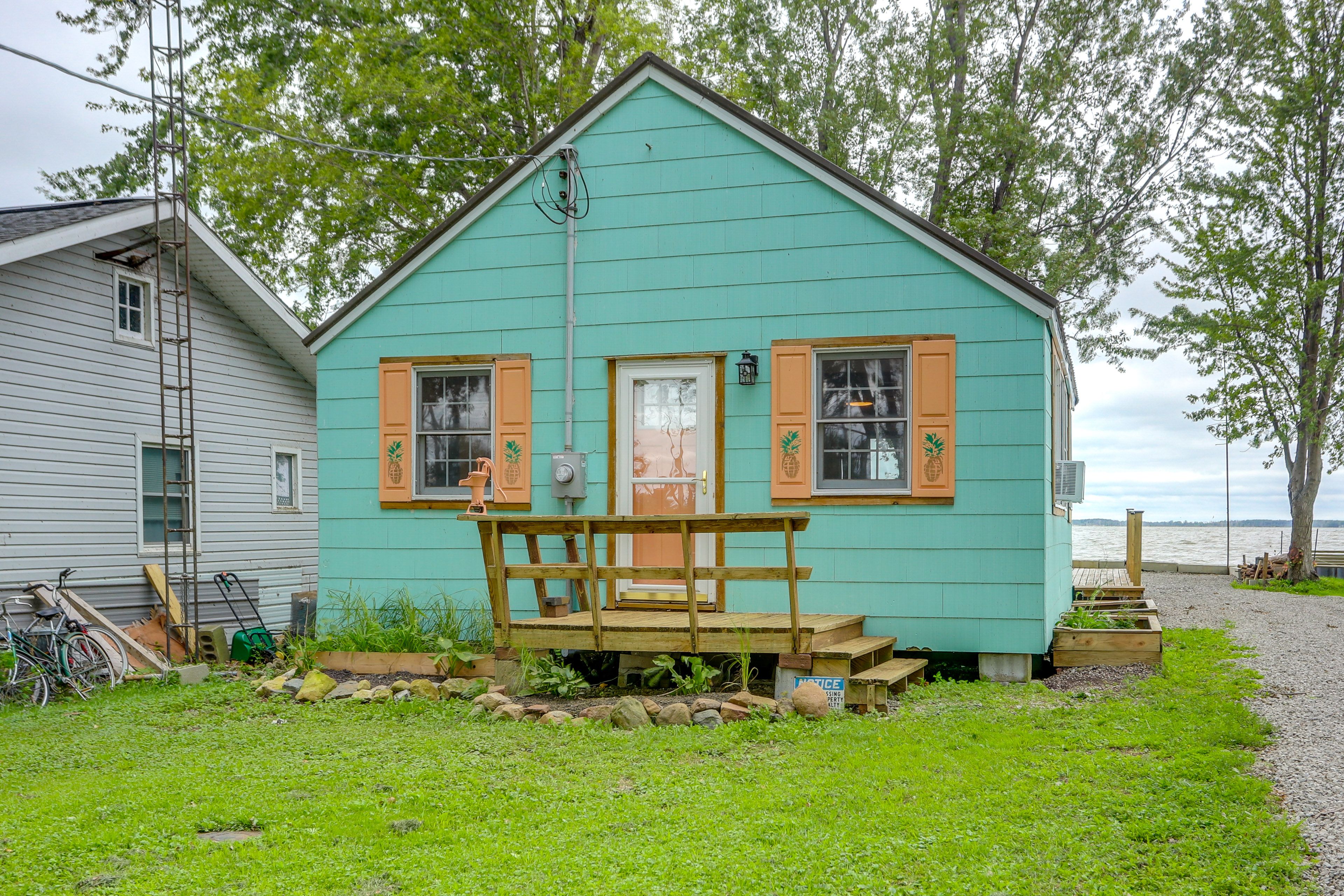 Parking | Driveway (3 Vehicles) | RV/Trailer Parking