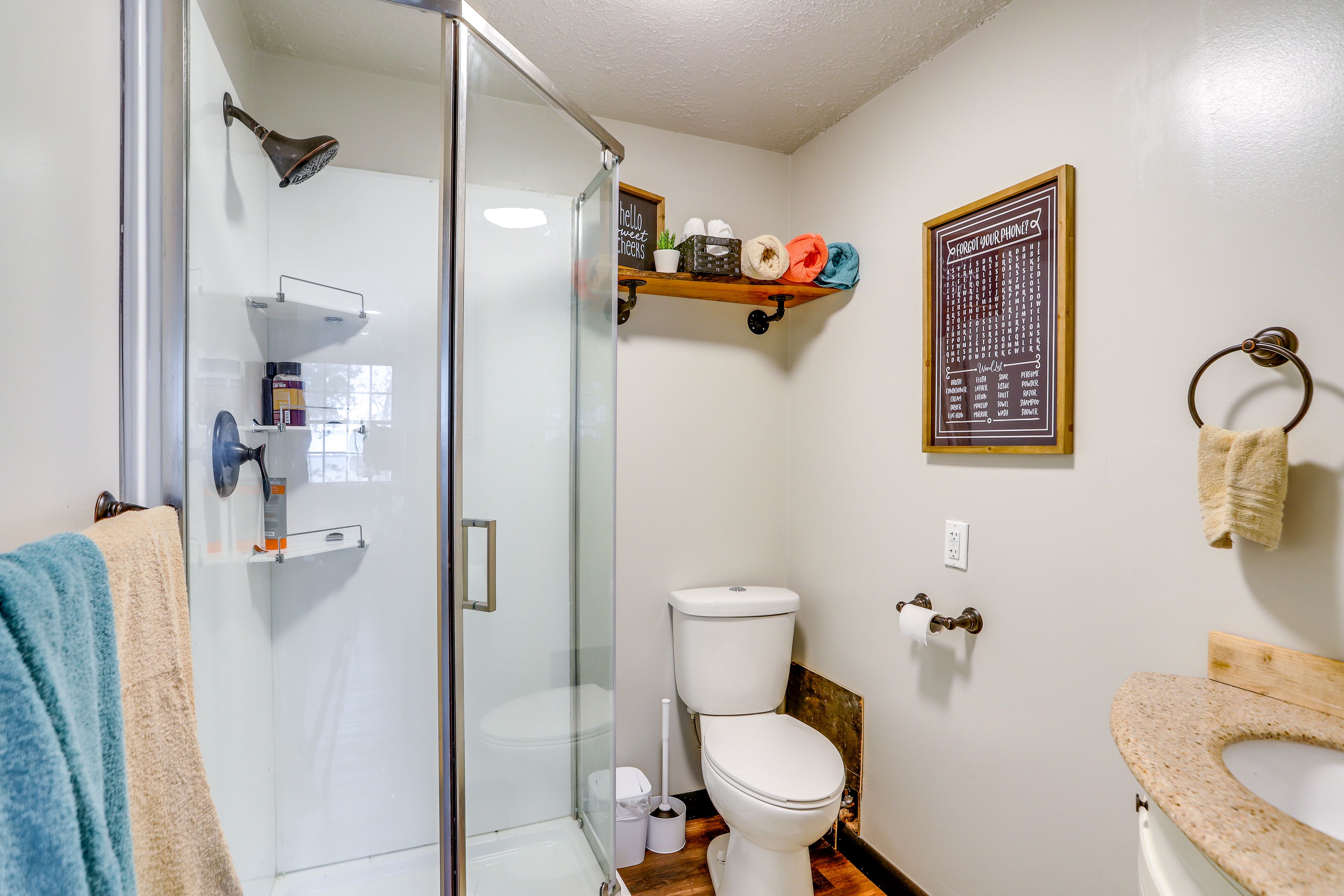 Full Bathroom | Towels Provided | Complimentary Toiletries