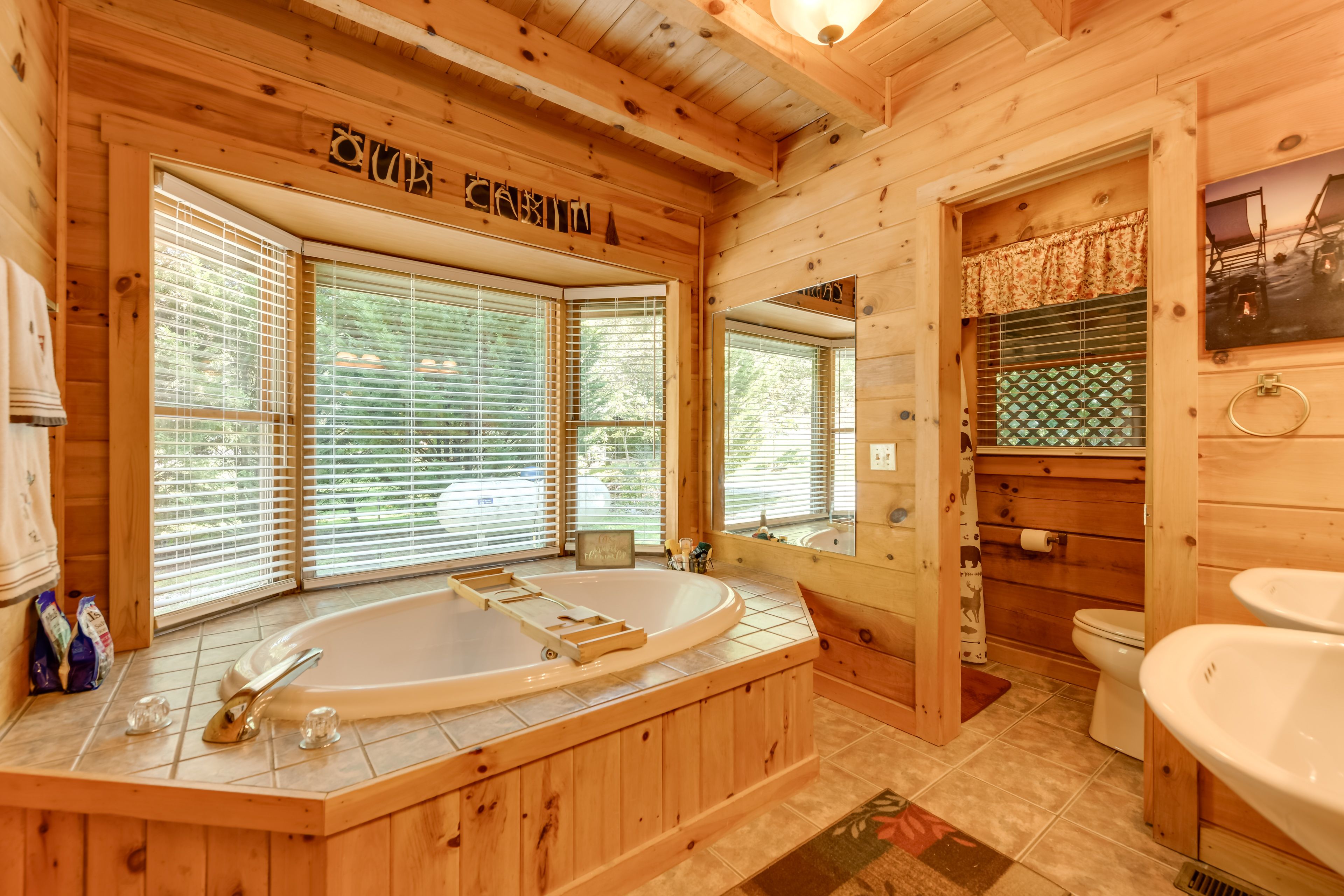 Full Bathroom | 1st Floor | Walk-In Shower | Jetted Tub | Hair Dryer