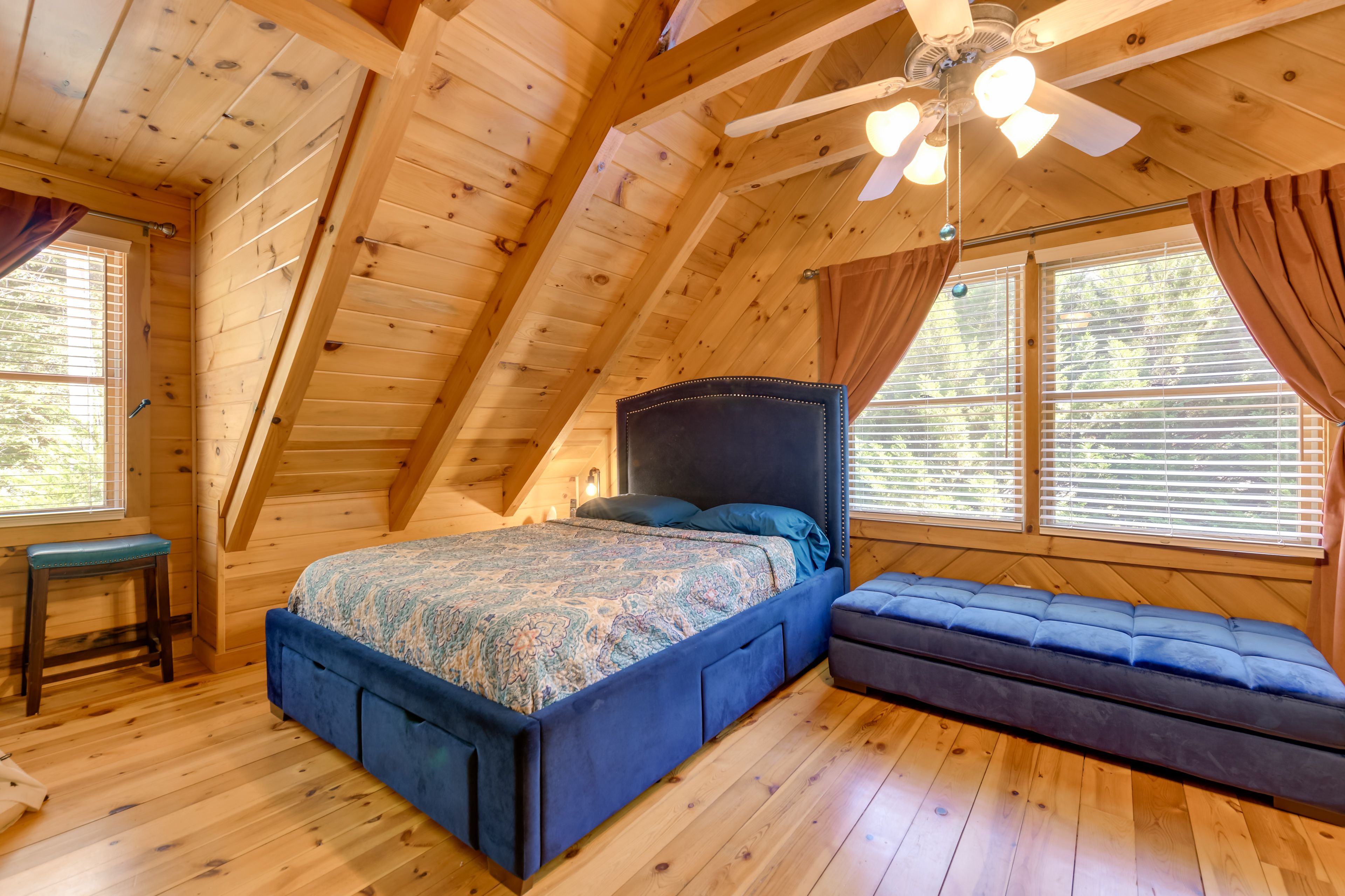 Bedroom 2 | 2nd Floor | Queen Bed