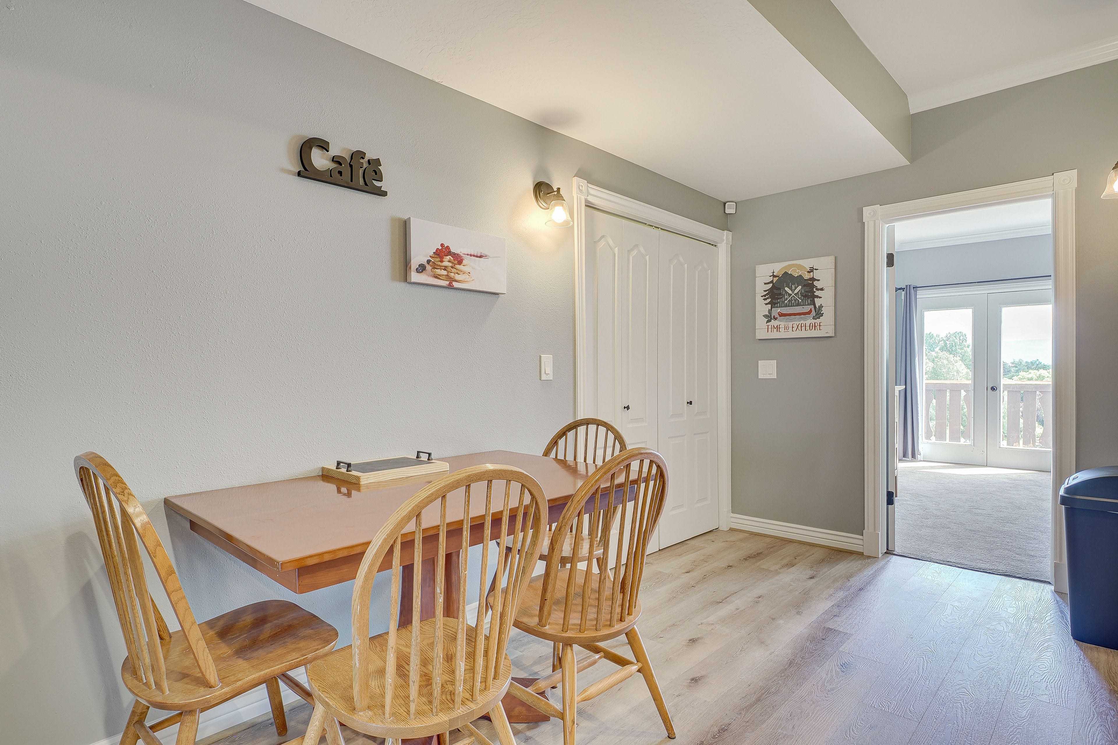 Dining Area | Dishware/Flatware
