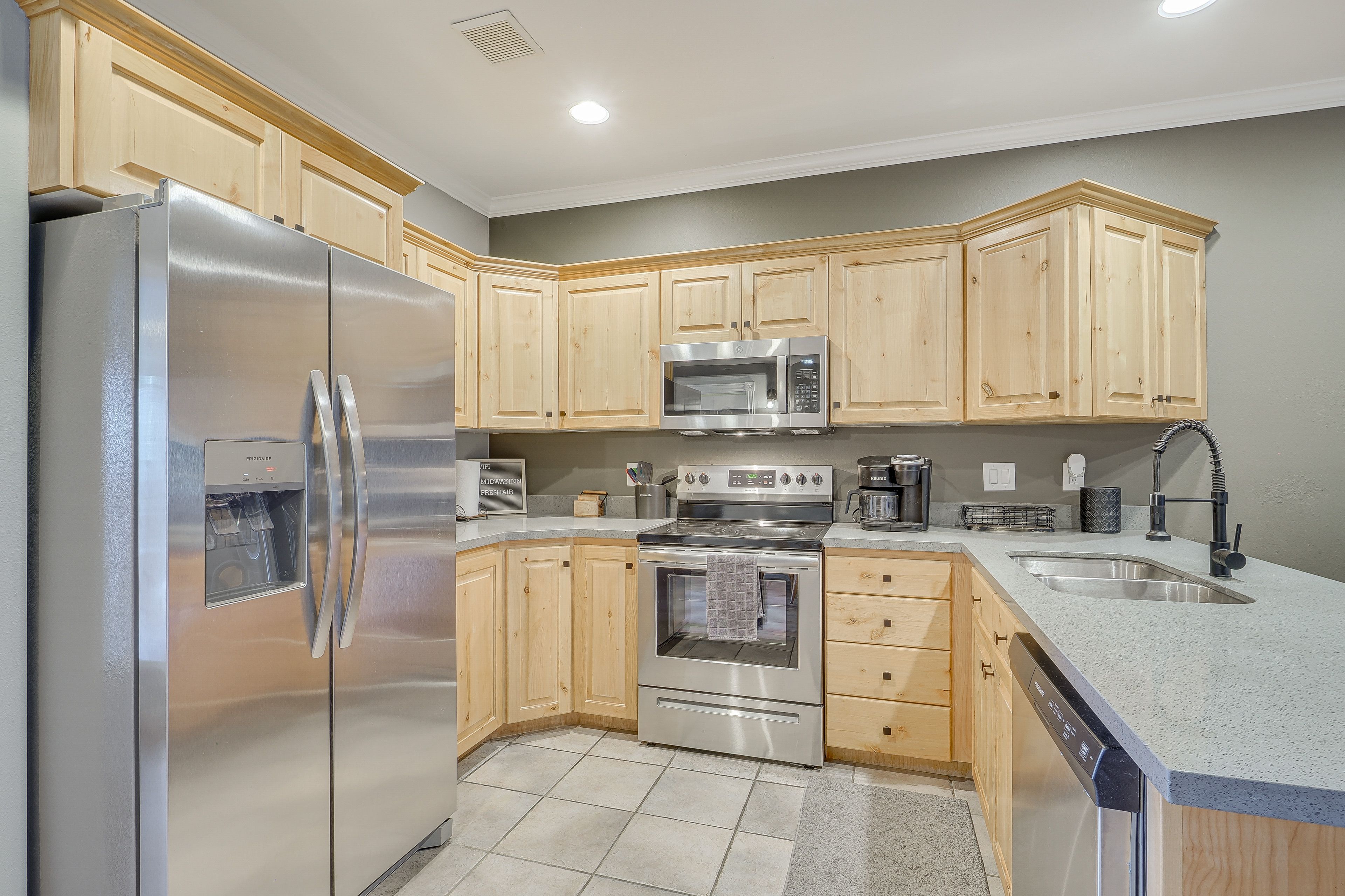 Kitchen | Cooking Basics | Dual Drip/Keurig Coffee Maker | Toaster