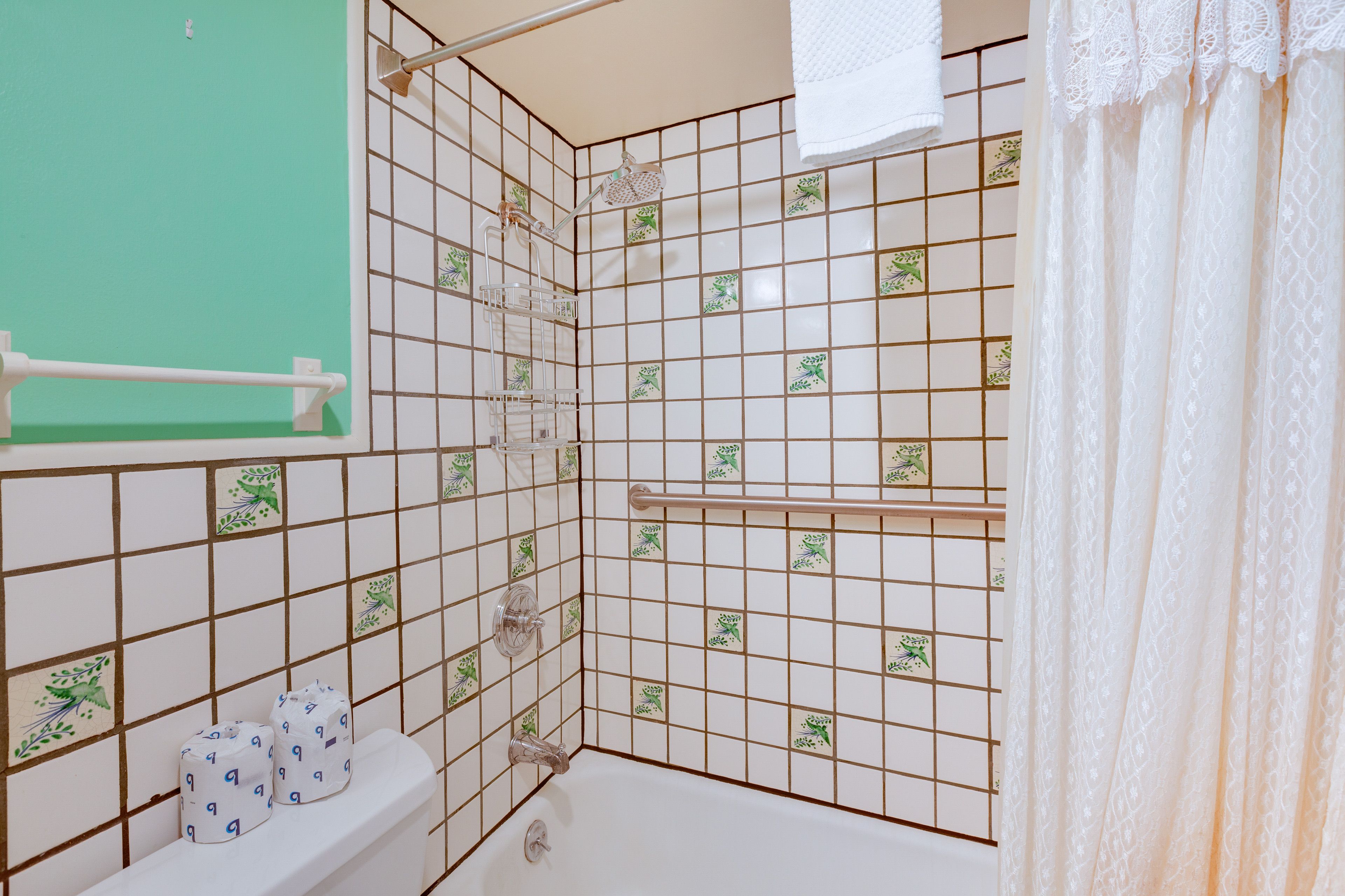 En-Suite Bathroom | Towels Provided | Complimentary Toiletries