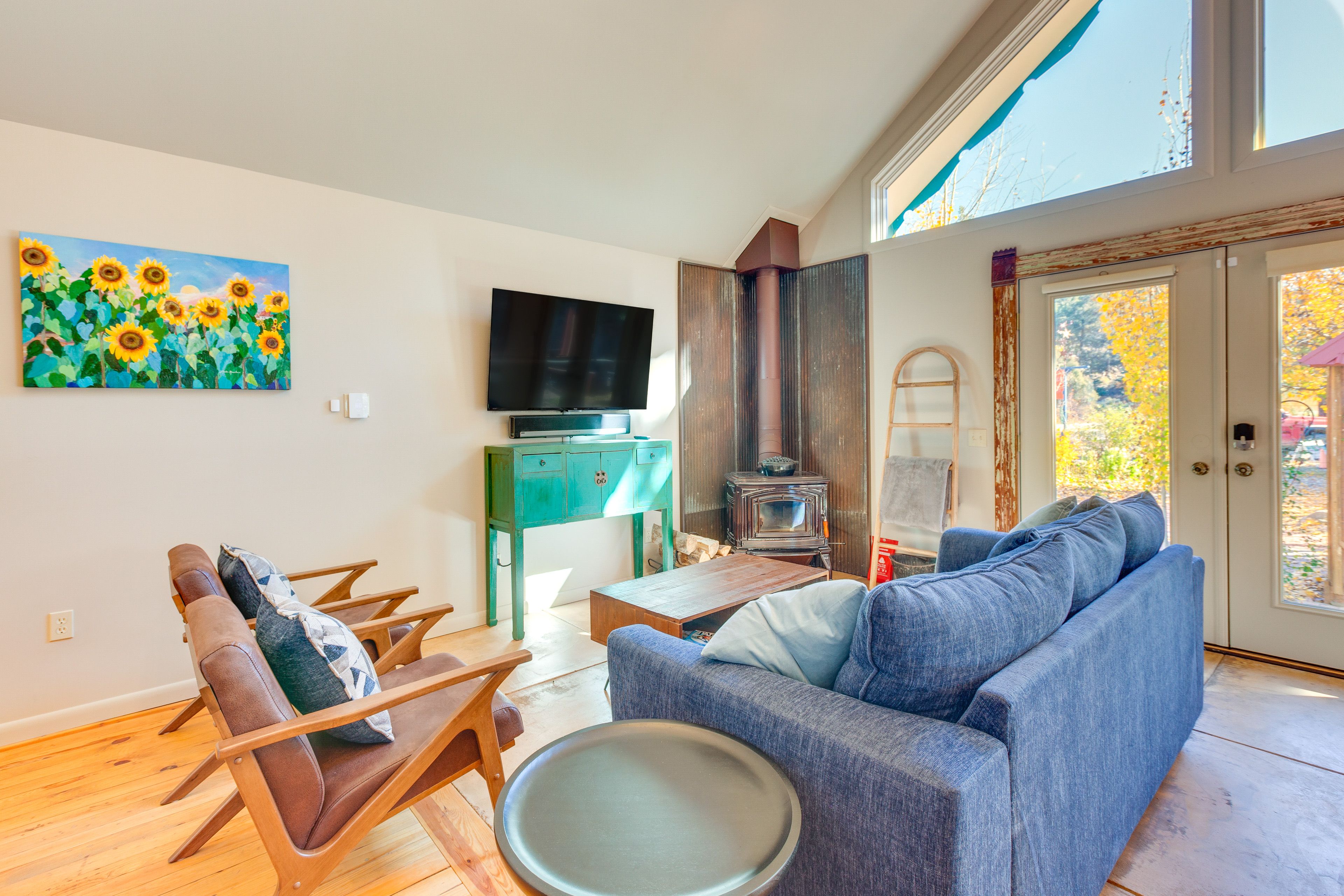 Living Room | 1st Floor | Smart TV