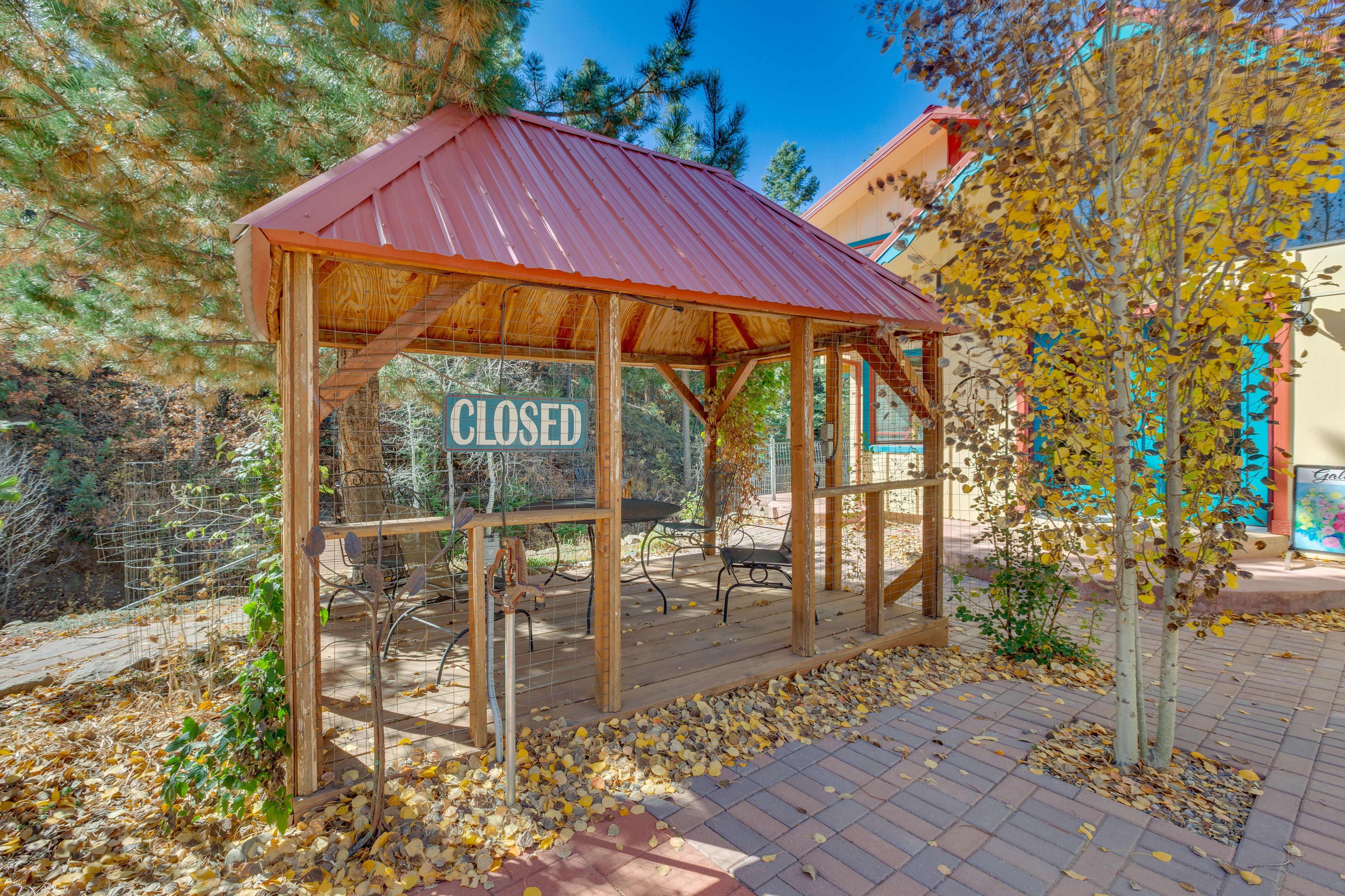 Gazebo | Outdoor Dining Area
