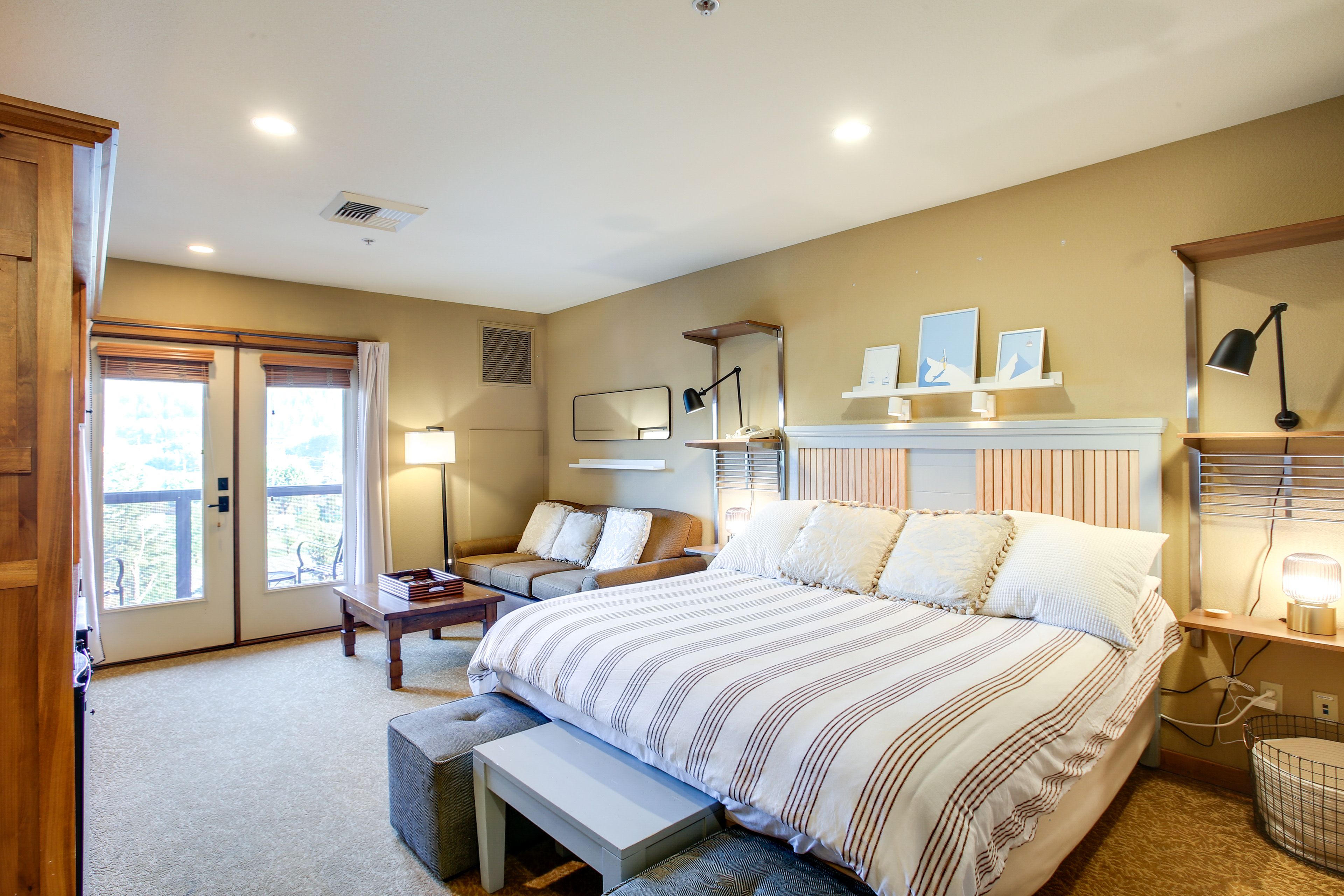 Studio Interior | Free WiFi | Central A/C | Pet Friendly w/ Fee | Coin Laundry