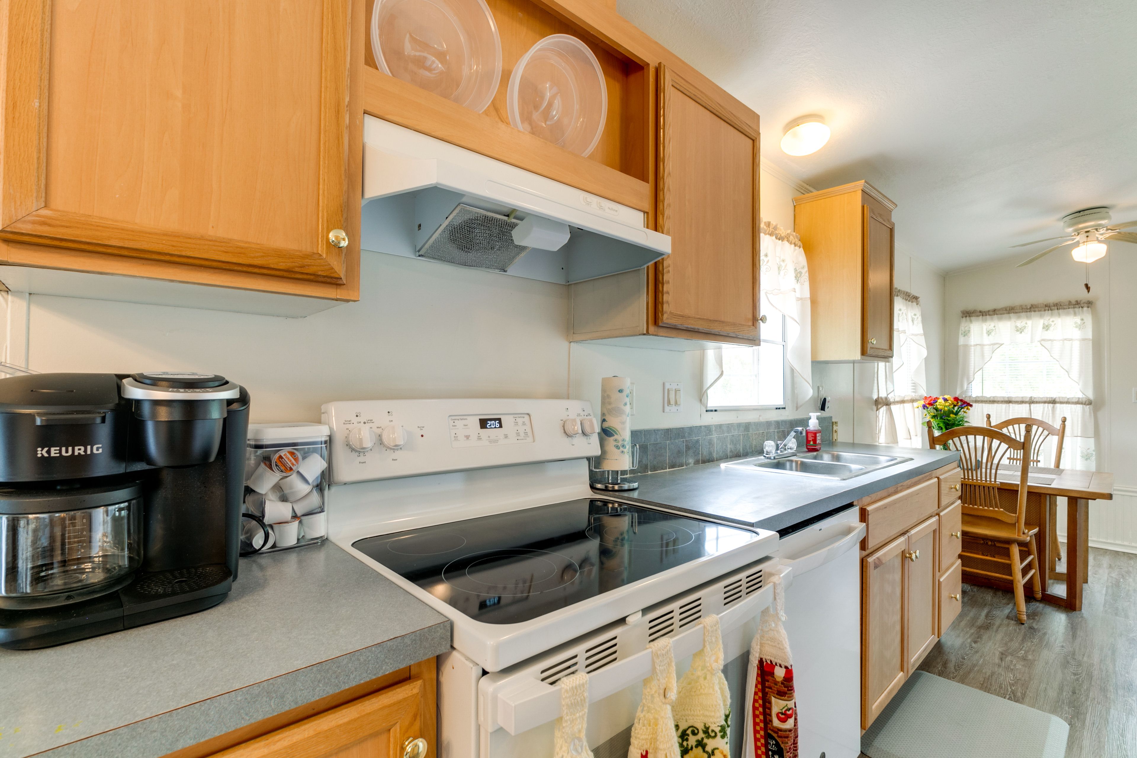 Kitchen | Cooking Basics | Coffee Maker | Paper Towels/Trash Bags Provided