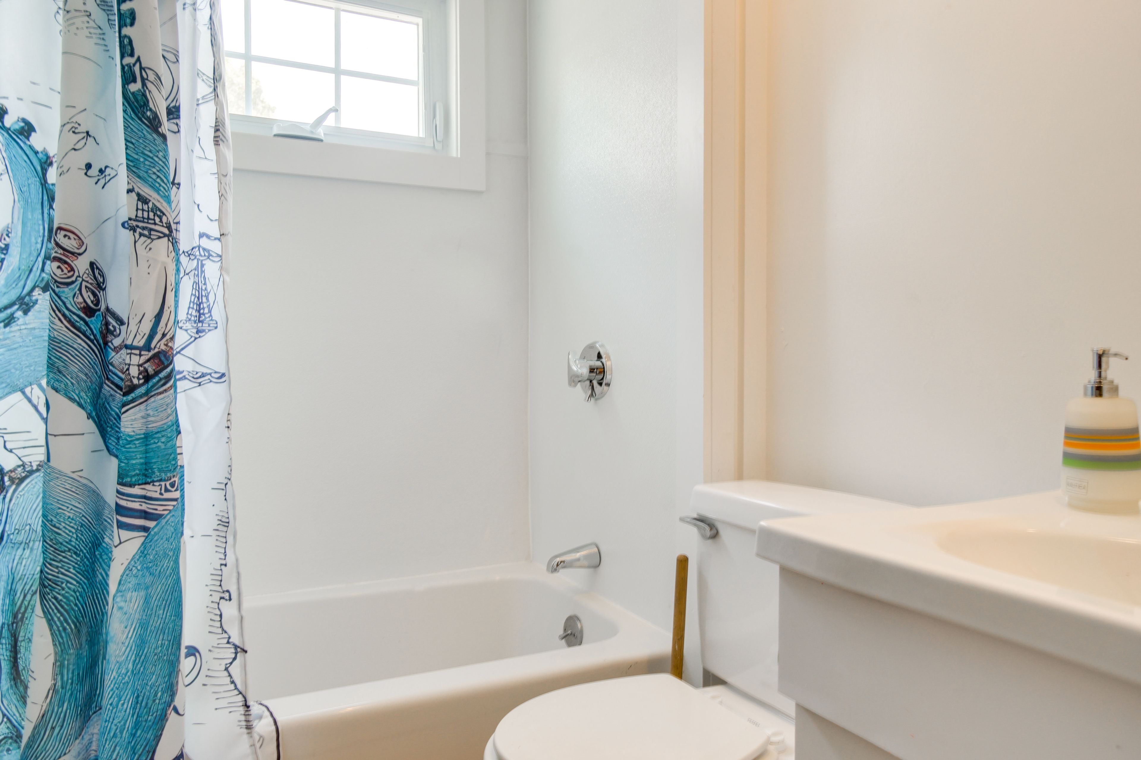 Full Bathroom | 1st Floor