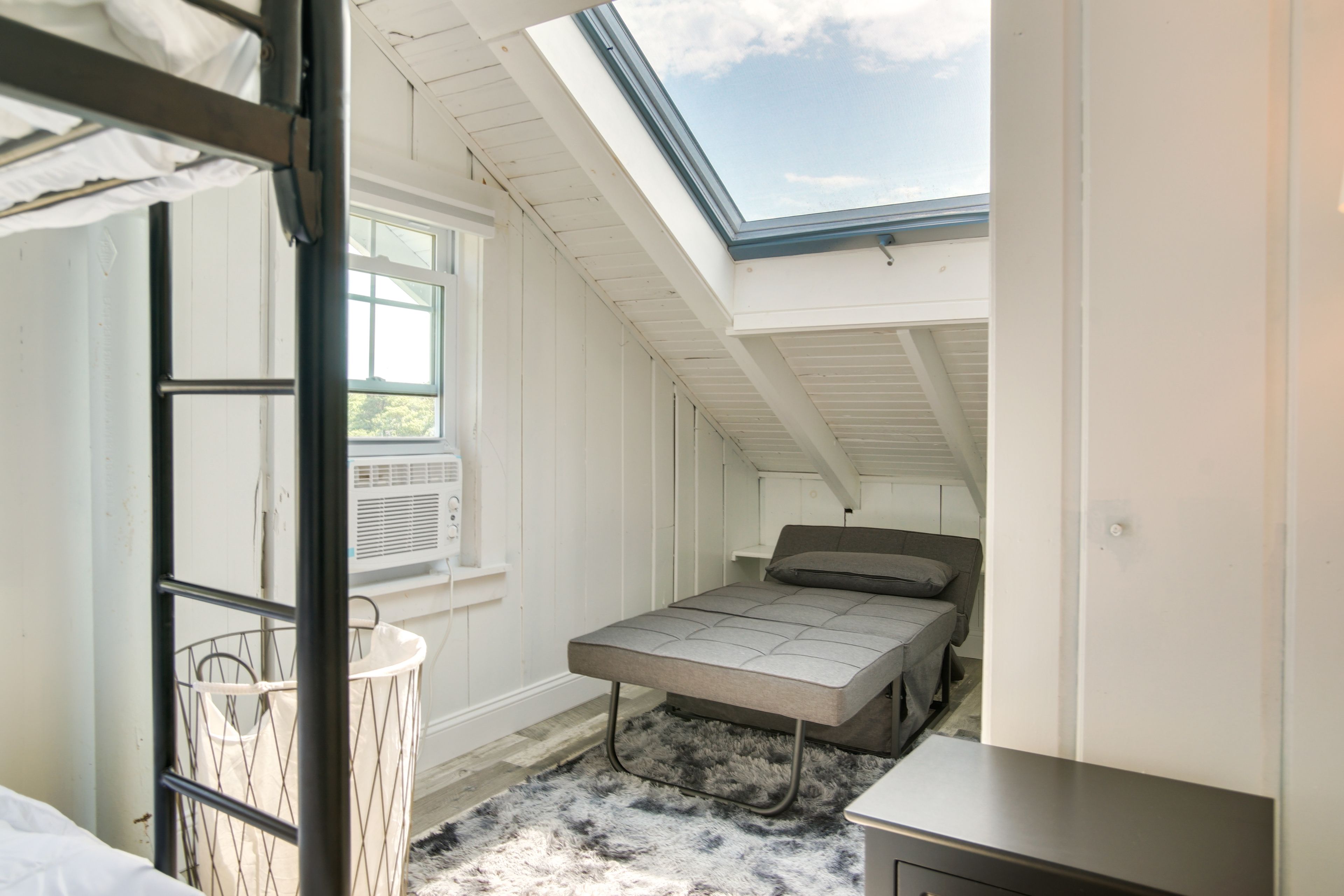 Bedroom 5 | Fold-Out Twin Mattress