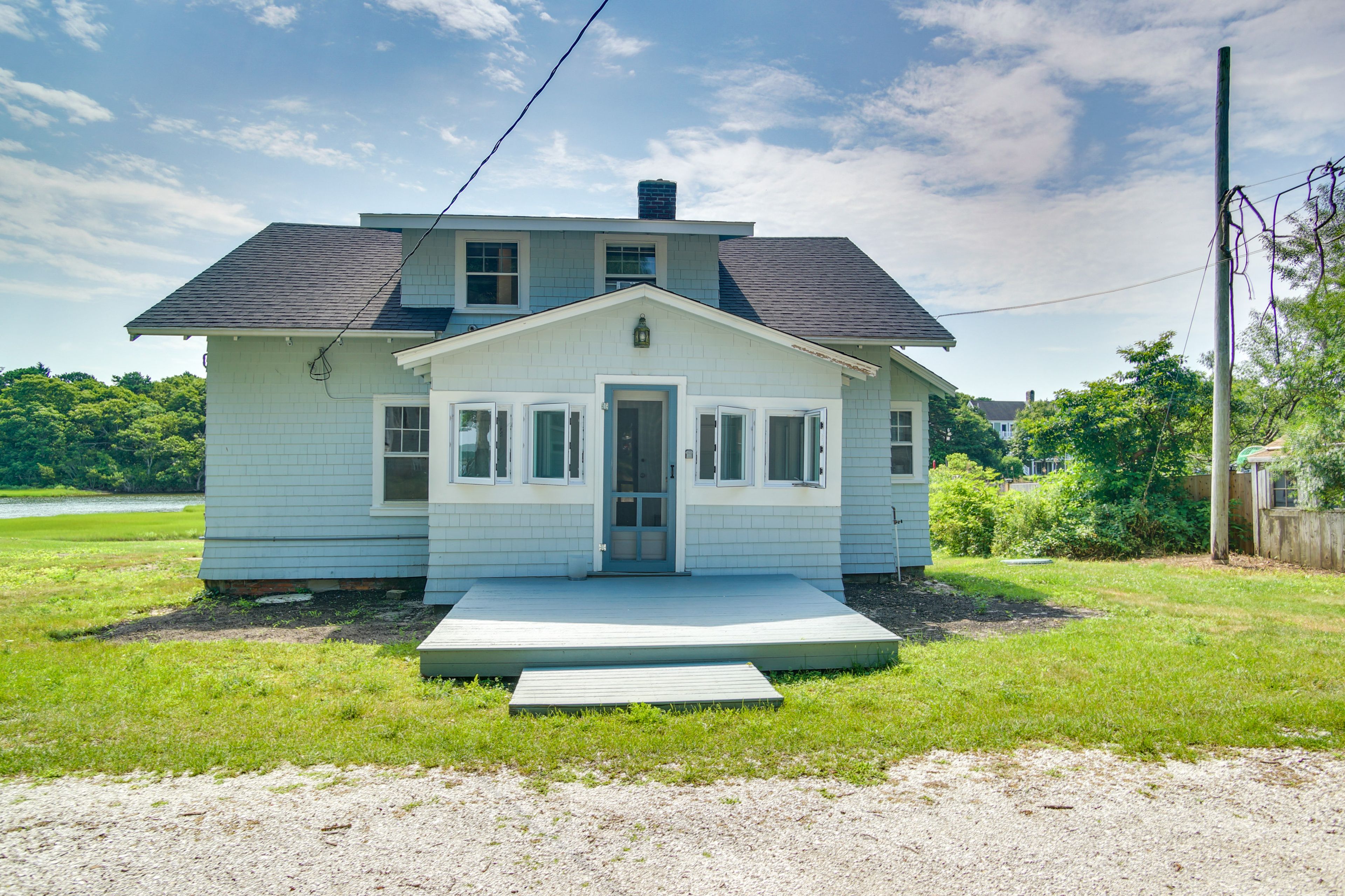 Exterior | Parking | Driveway (5 Vehicles) | Trailer Parking
