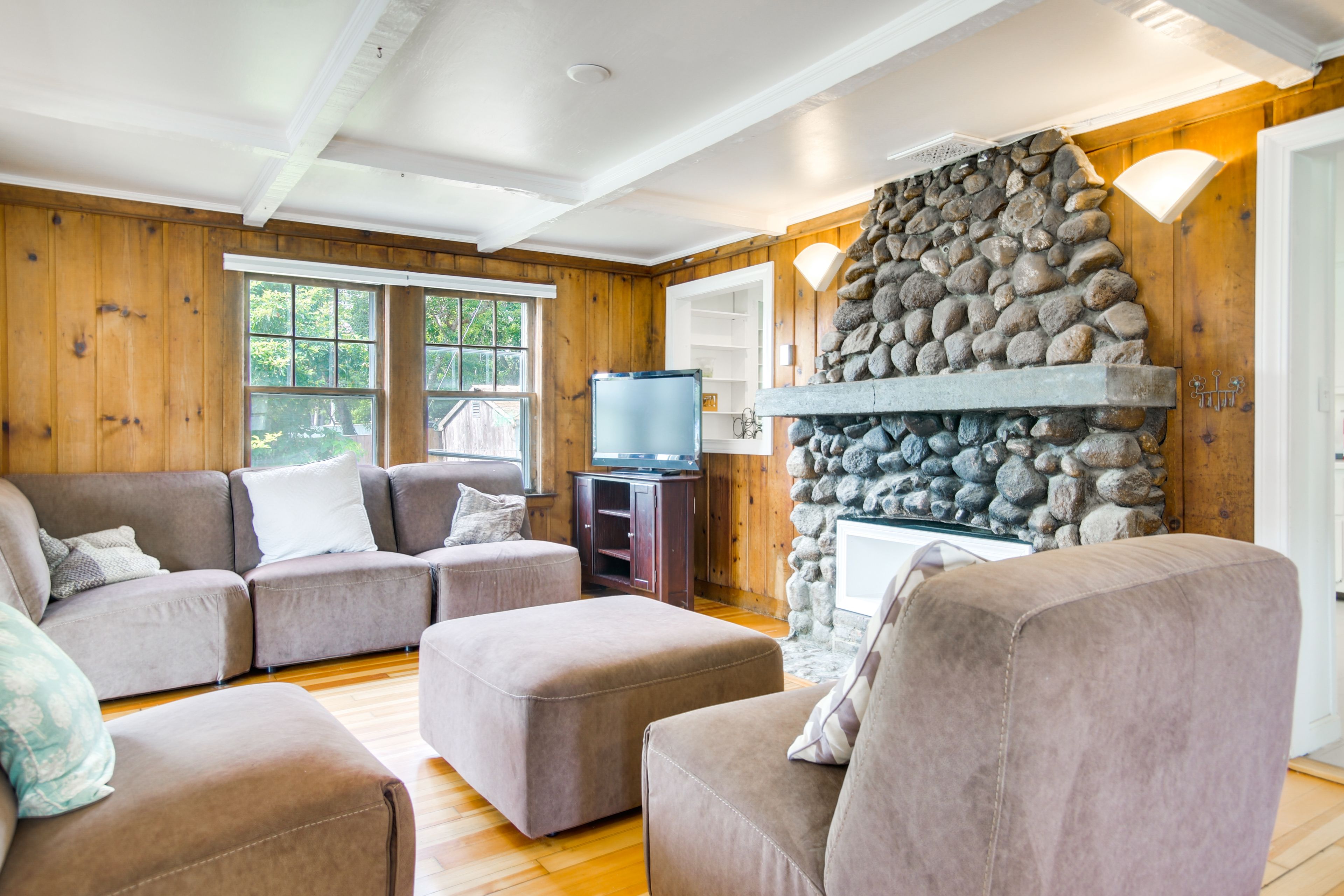 Living Room | 1st Floor | Free WiFi | Baseboard Heat | Smart TV