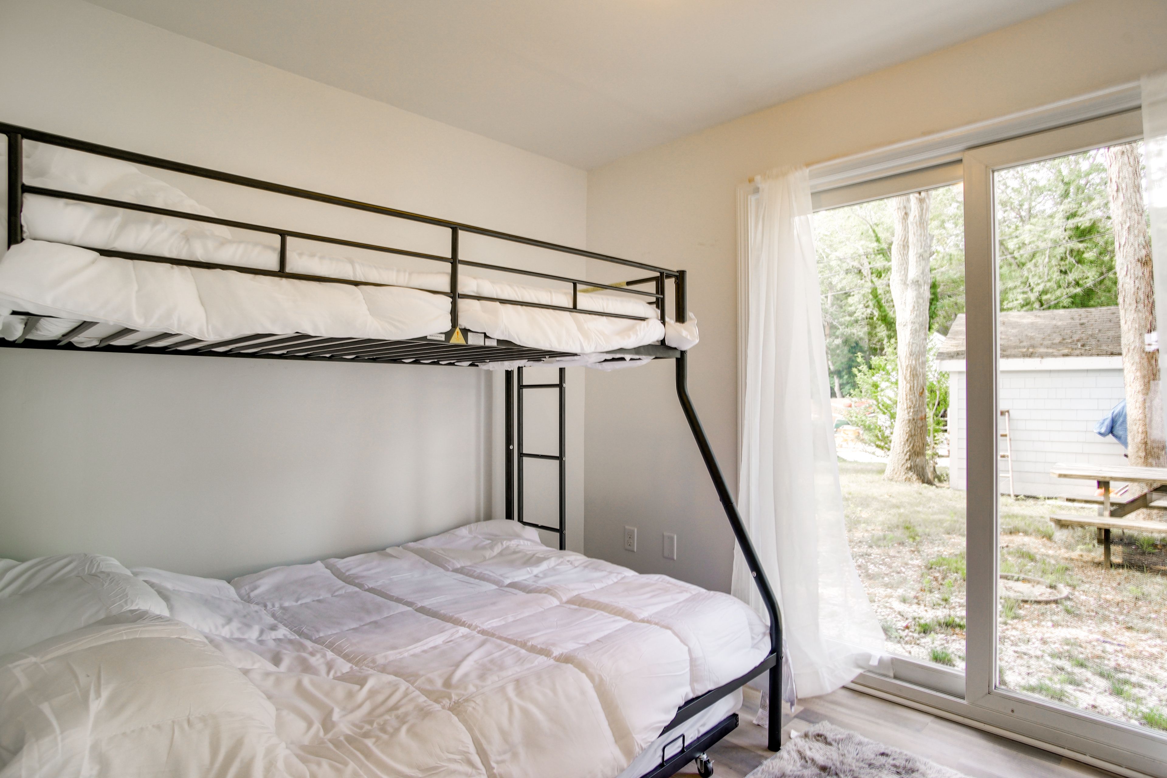 Bedroom 2 | Twin/Full Bunk Bed w/ Twin Trundle