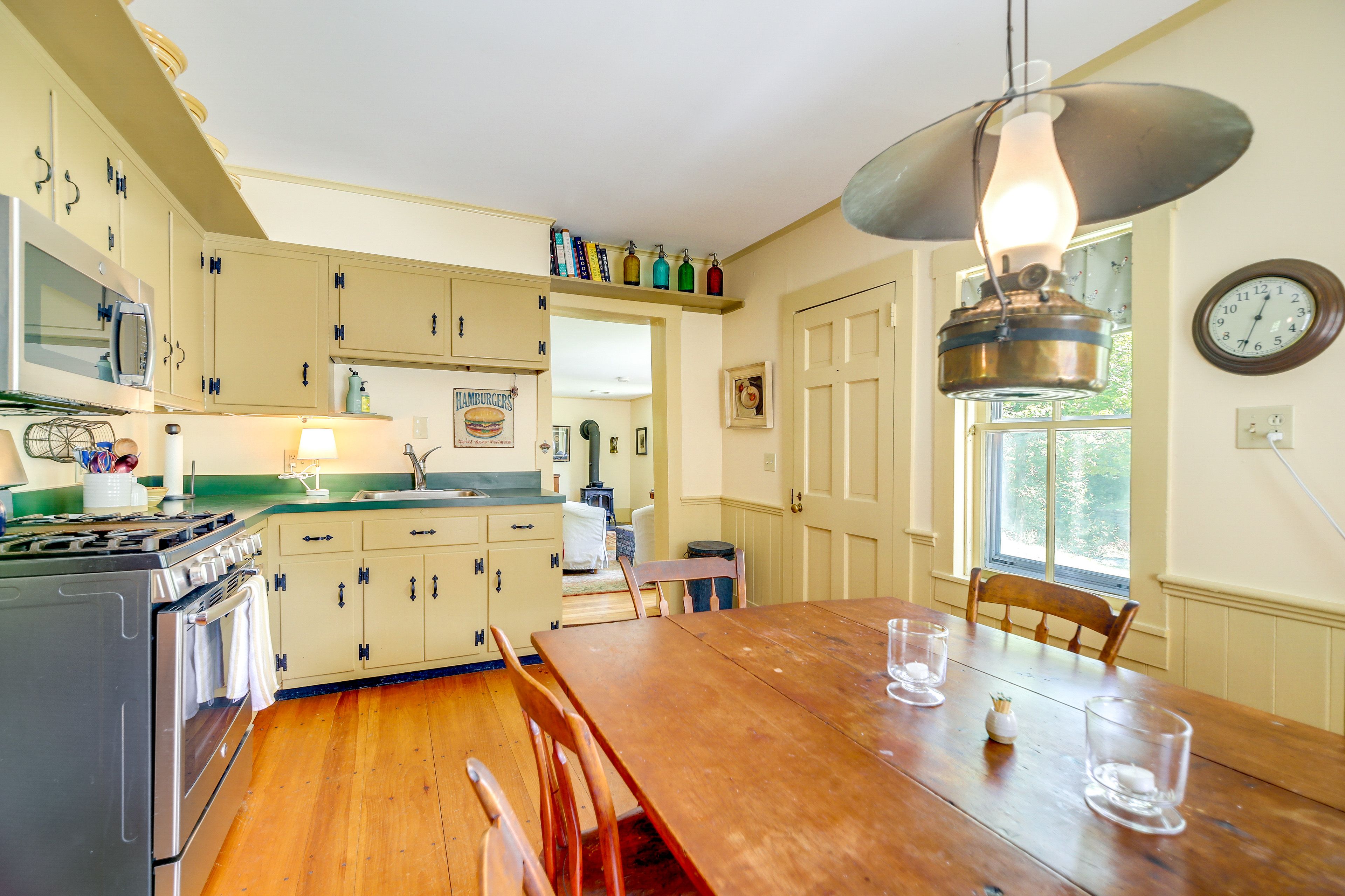 Dining Area & Kitchen | 1st Floor | Coffee Pot | Toaster | Dishwasher