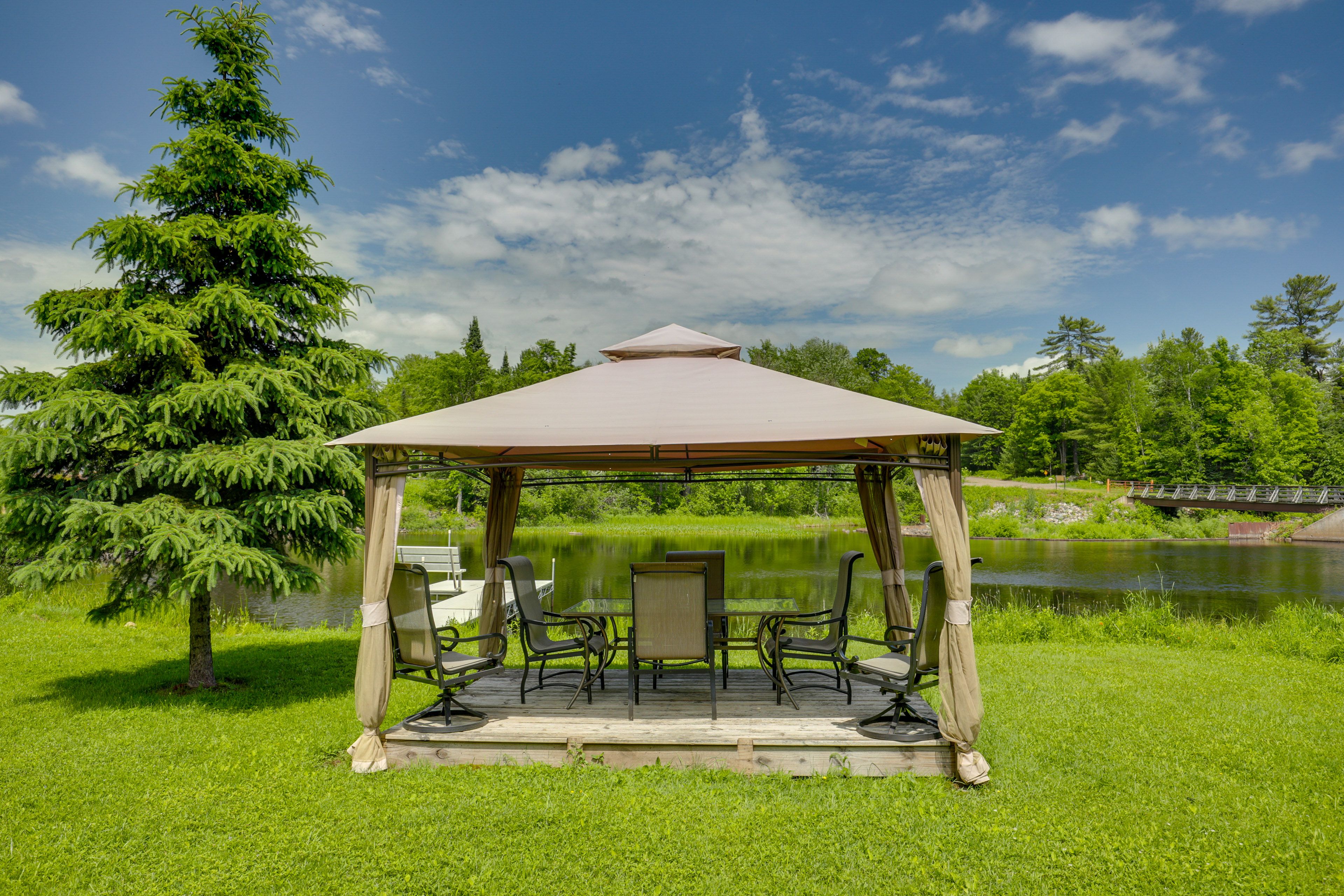 Mercer Vacation Rental | 3BR | 2BA | 1,900 Sq Ft | Half Step Required