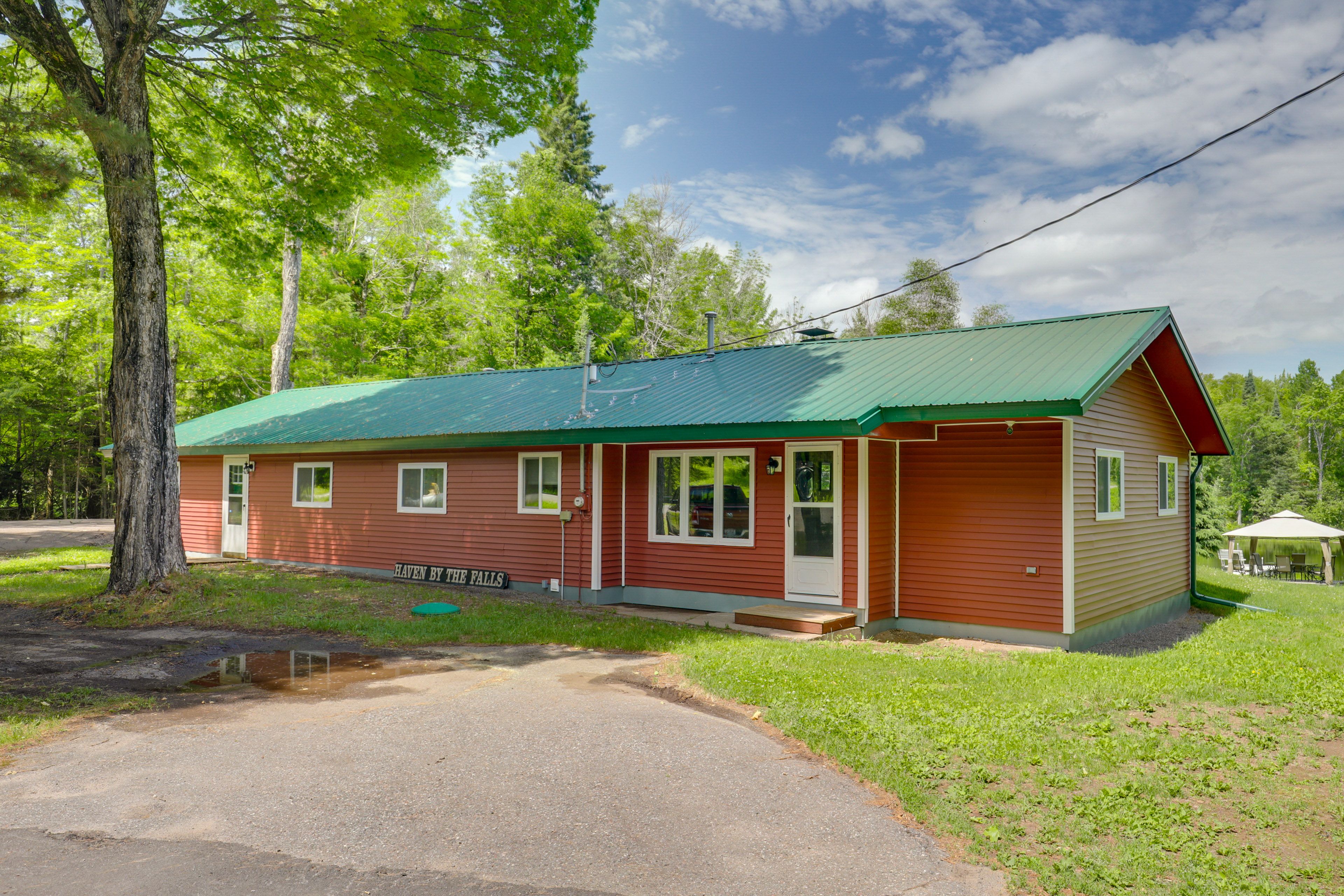 Parking | Driveway (3 Vehicles) | Lawn Parking | Trailer Parking