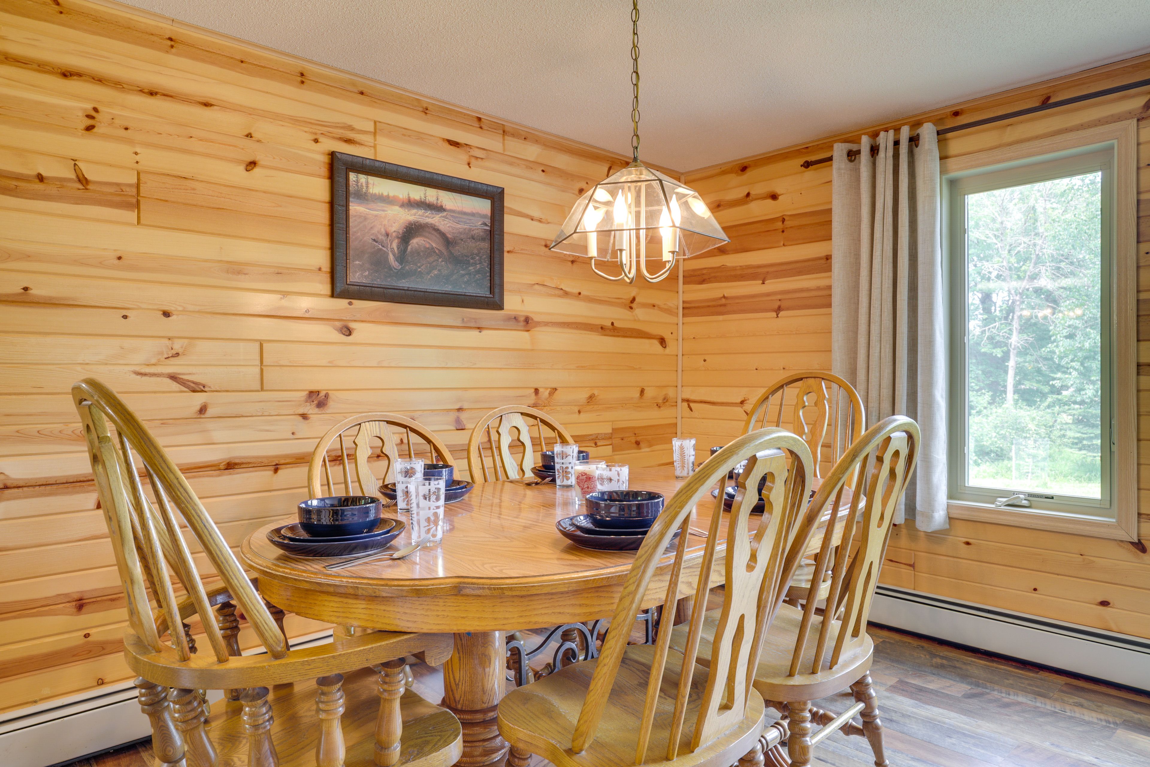 Dining Area | Dishes & Flatware Provided
