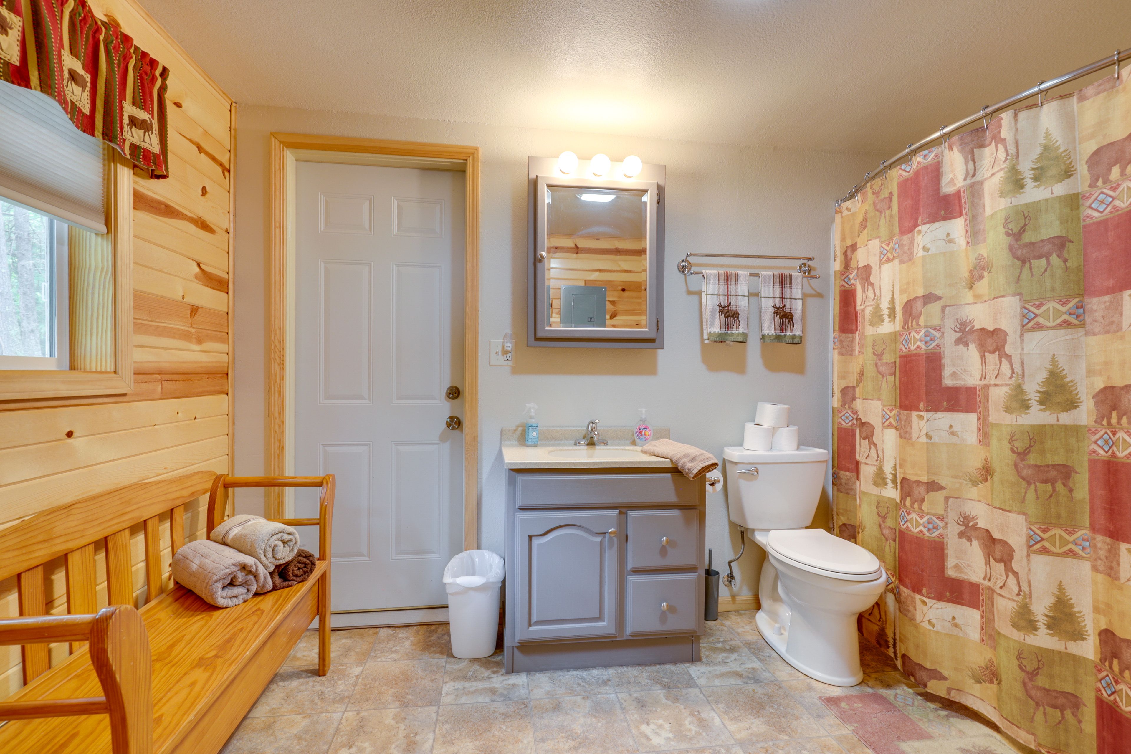 Full Bathroom | Towels & Linens Provided