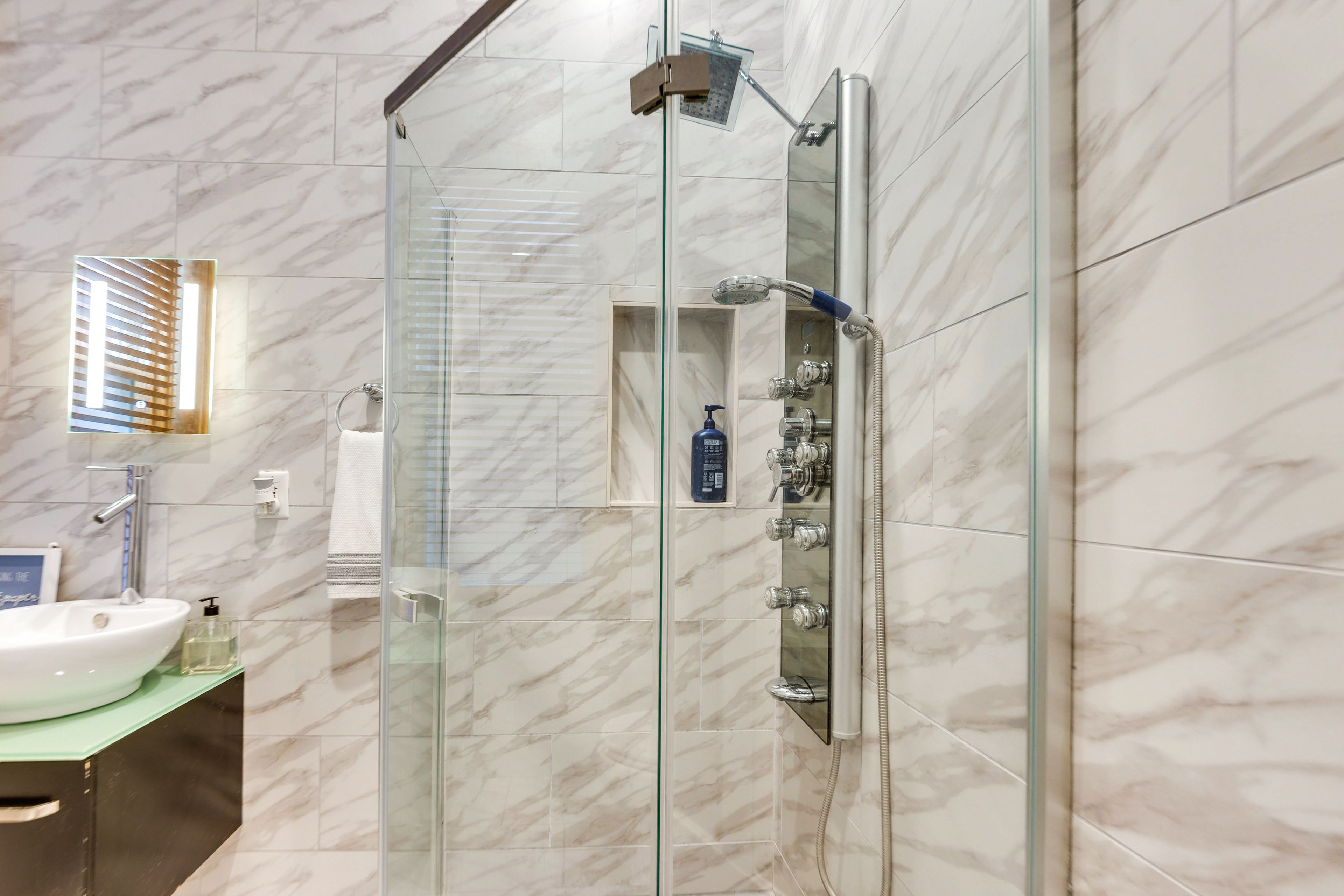 Full Bathroom | Complimentary Toiletries | Hair Dryer | Towels Provided