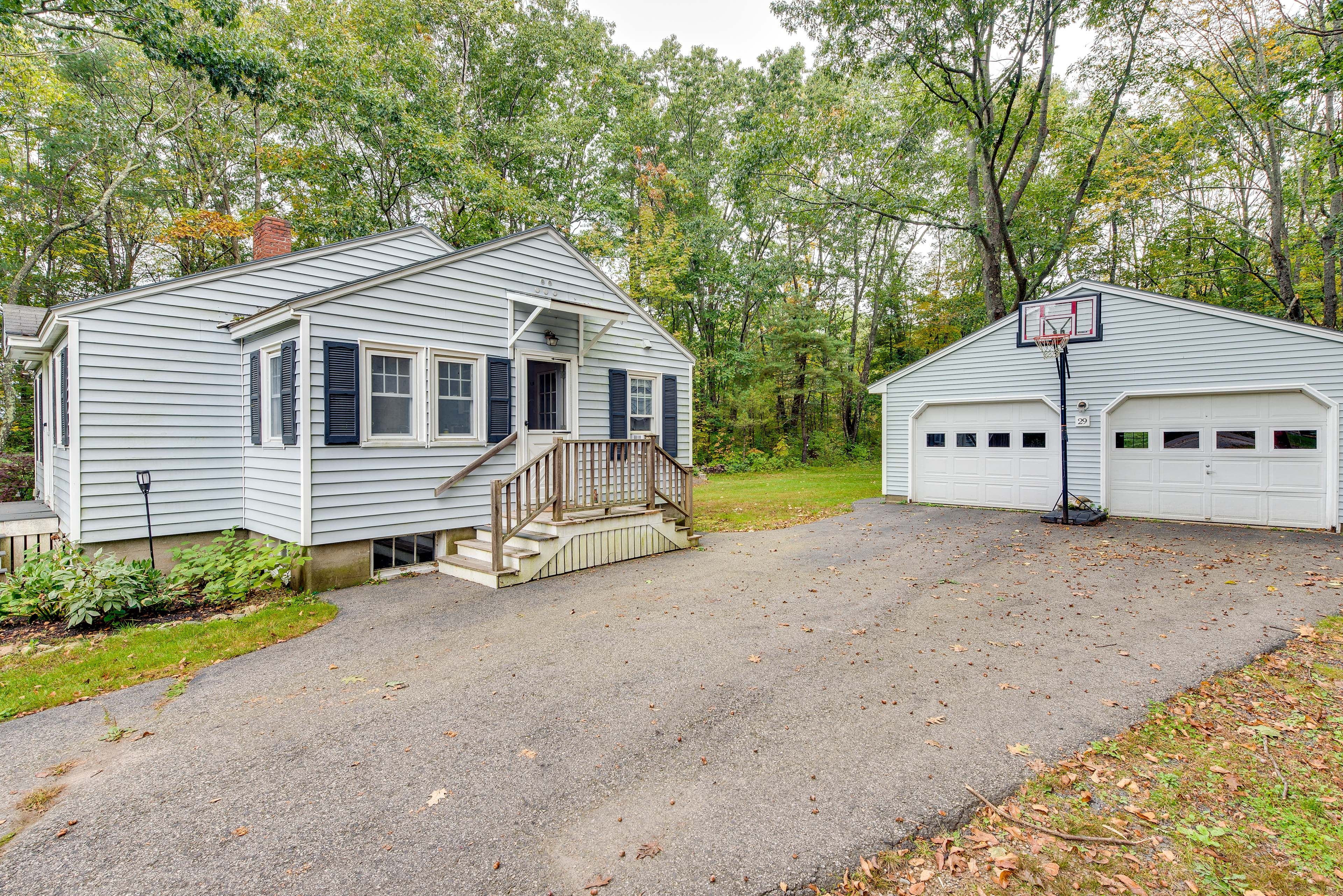 Parking | Driveway (6 Vehicles) | RV/Trailer Parking
