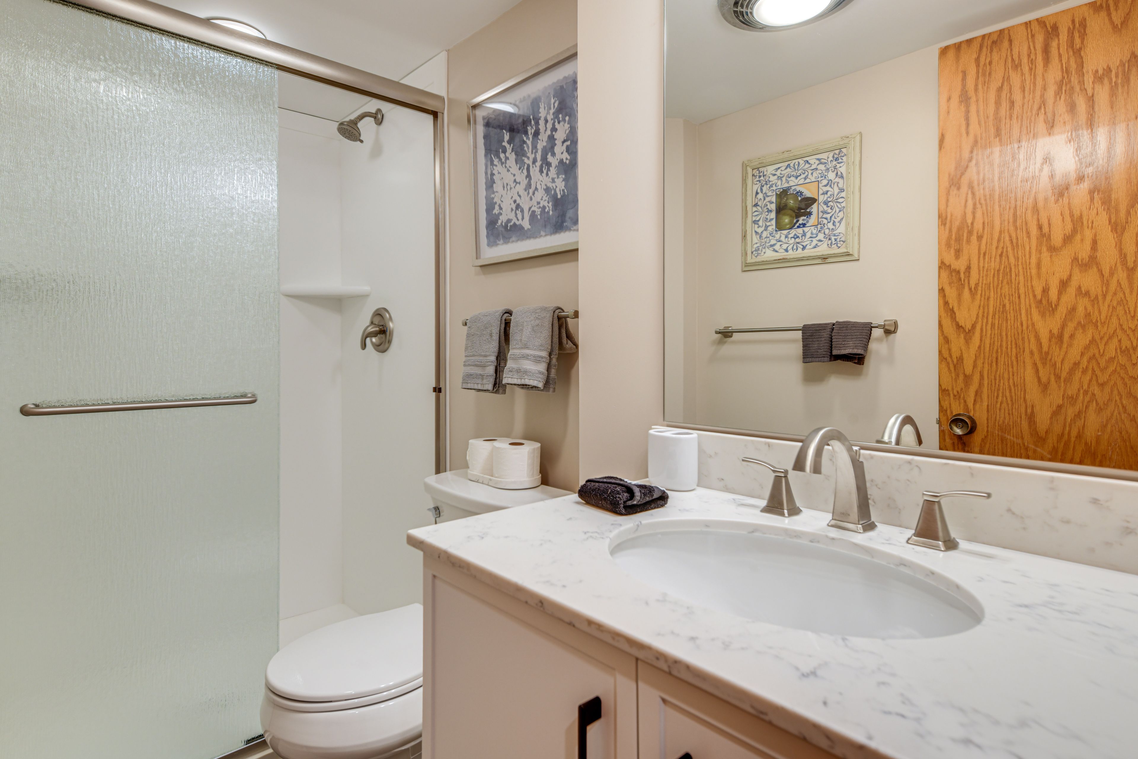 Bathroom | Complimentary Toiletries | Towels Provided