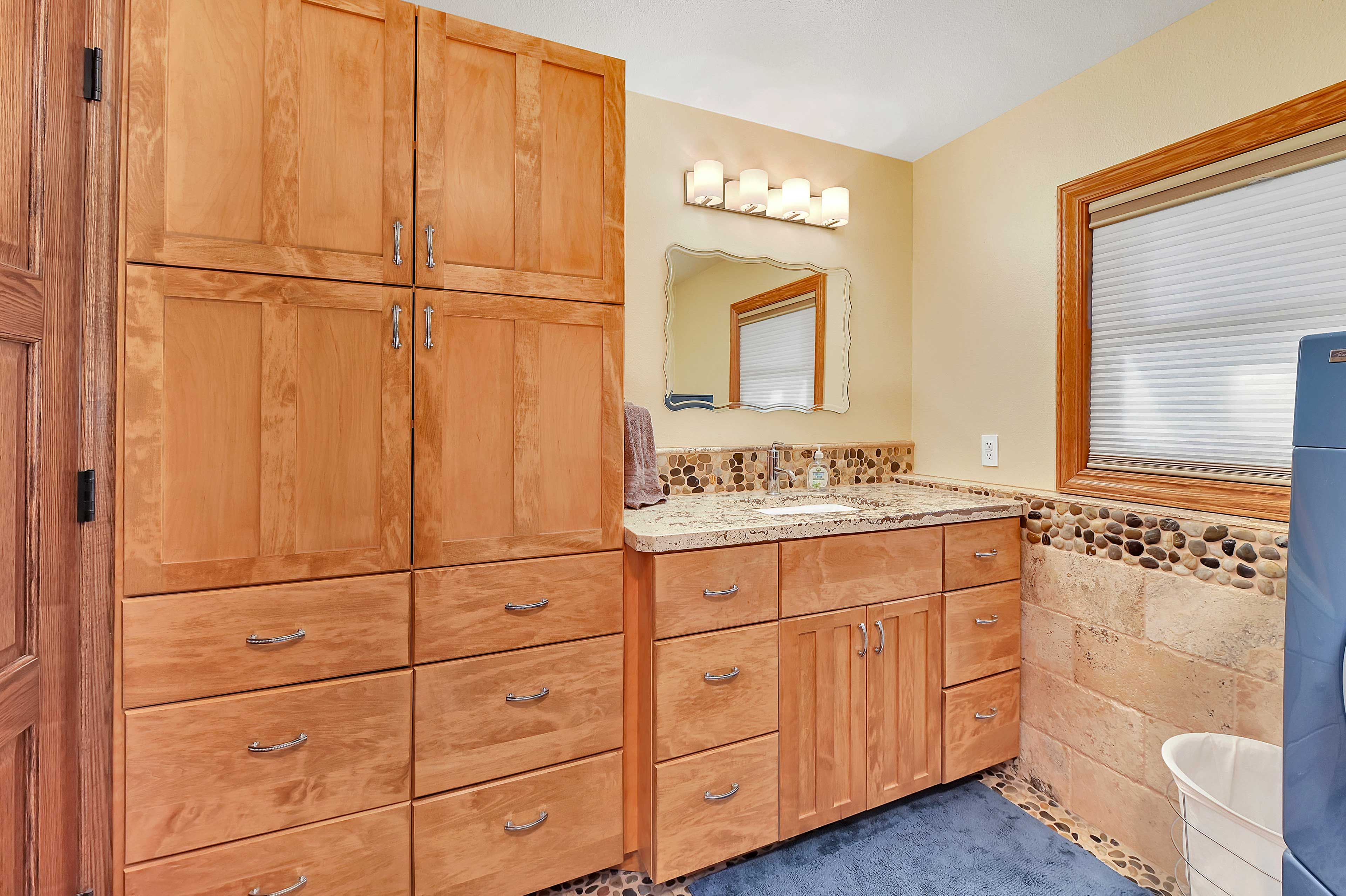 Full Bathroom | Washer & Dryer