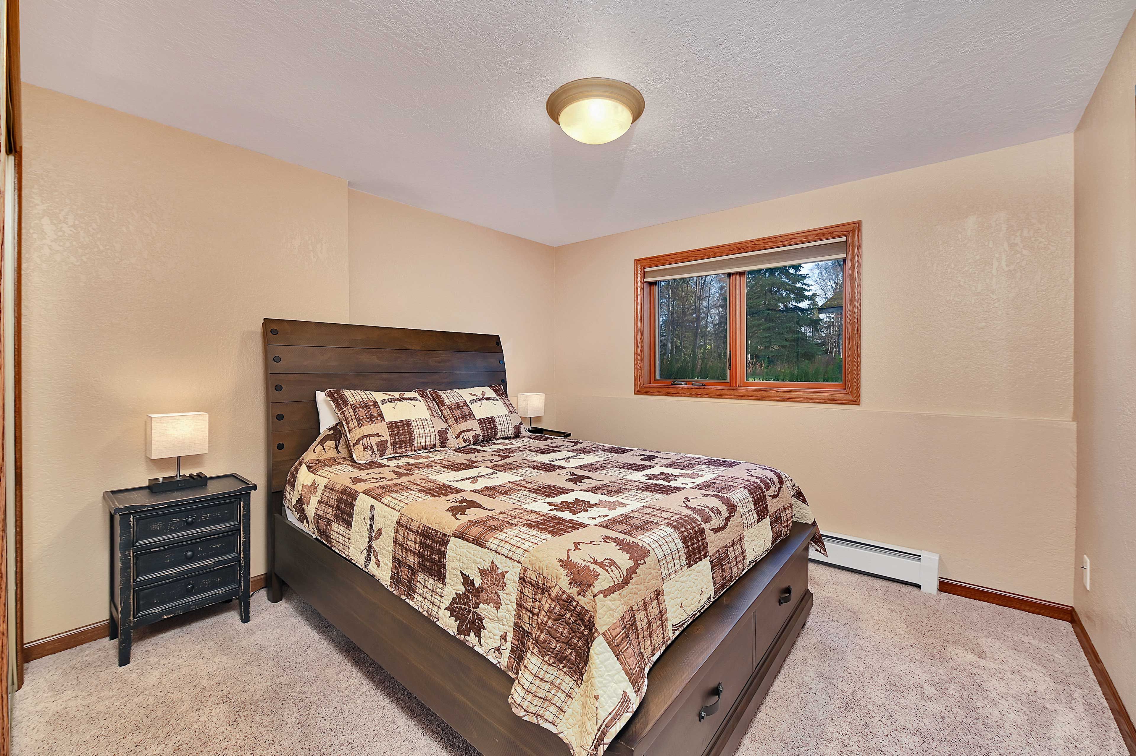 Bedroom 2 | 1st Floor | Queen Bed