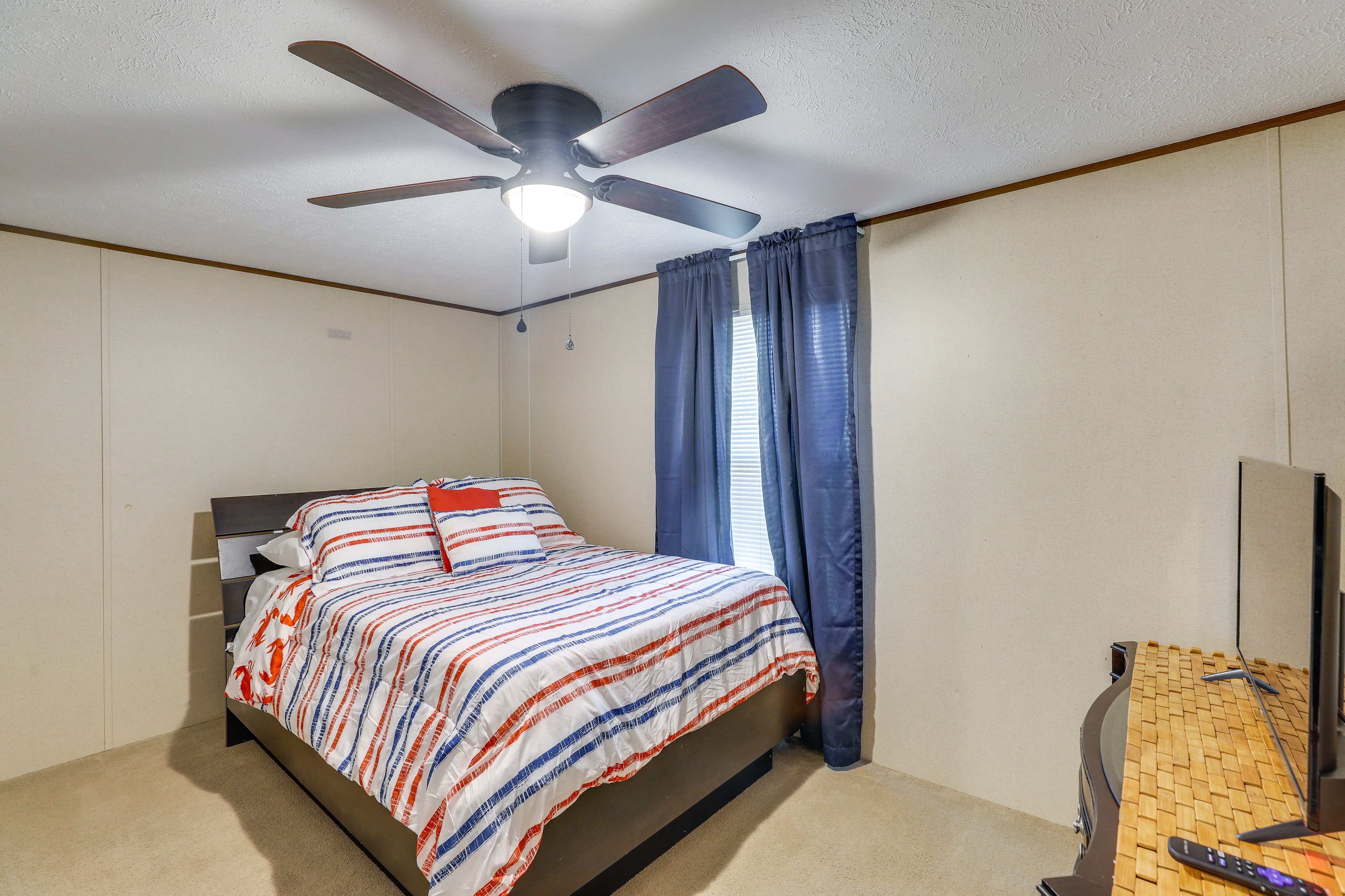 Bedroom 2 | Full Bed | Smart TV