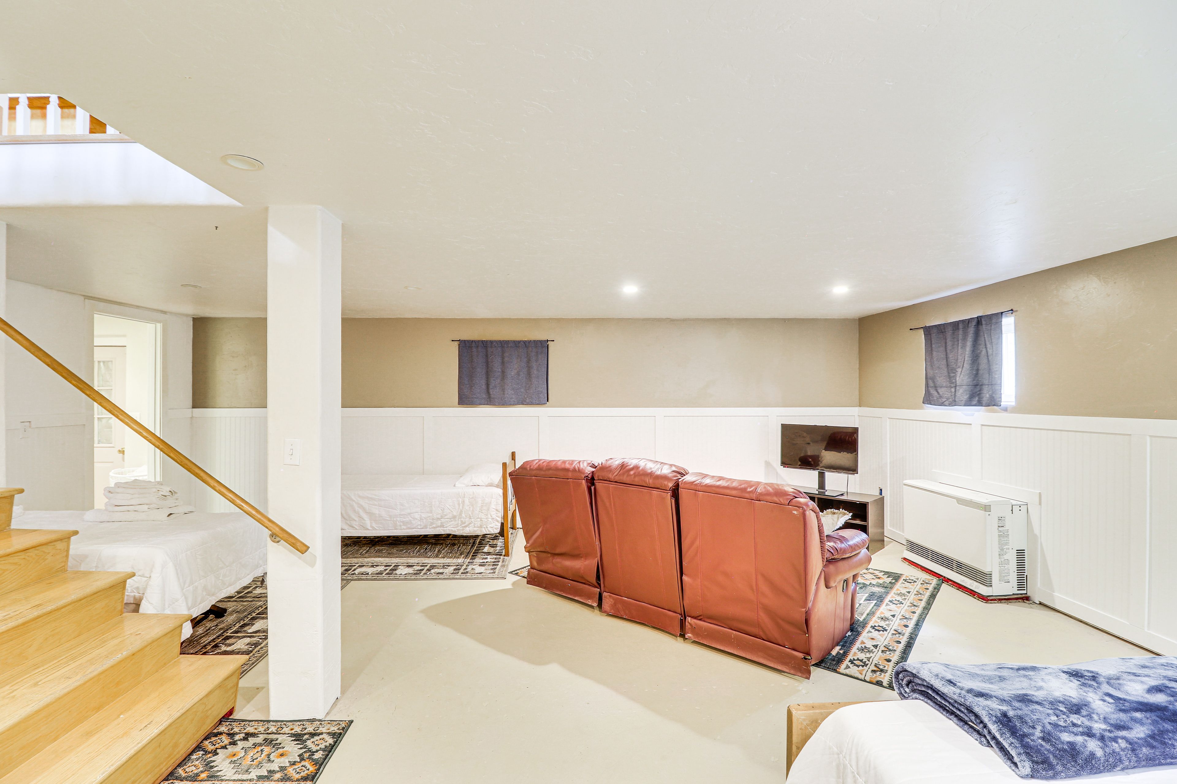 Lower Living Room | Queen Bed | 2 Twin Beds | Lower Level