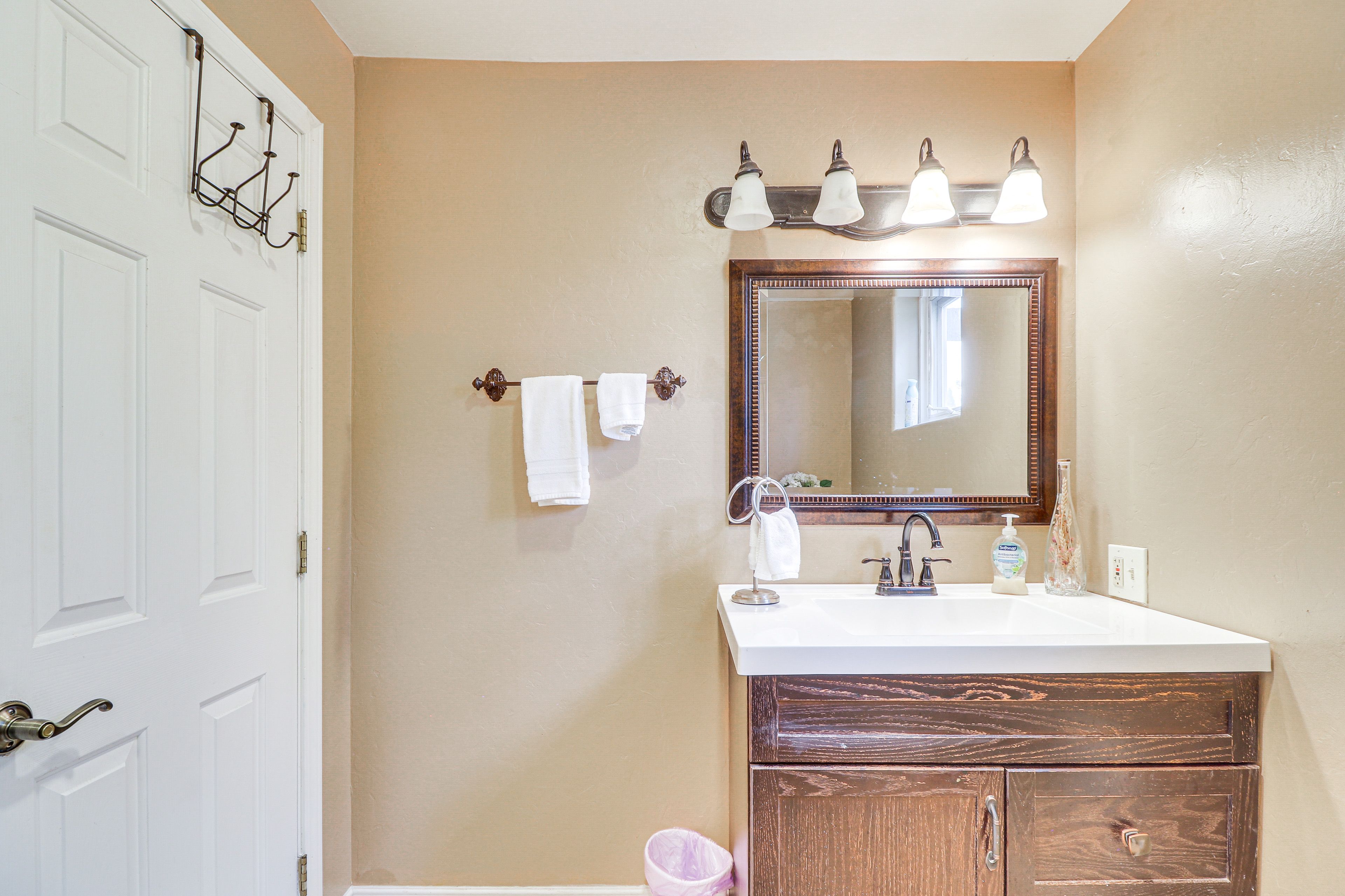 Full Bathroom | Towels Provided | Main Level