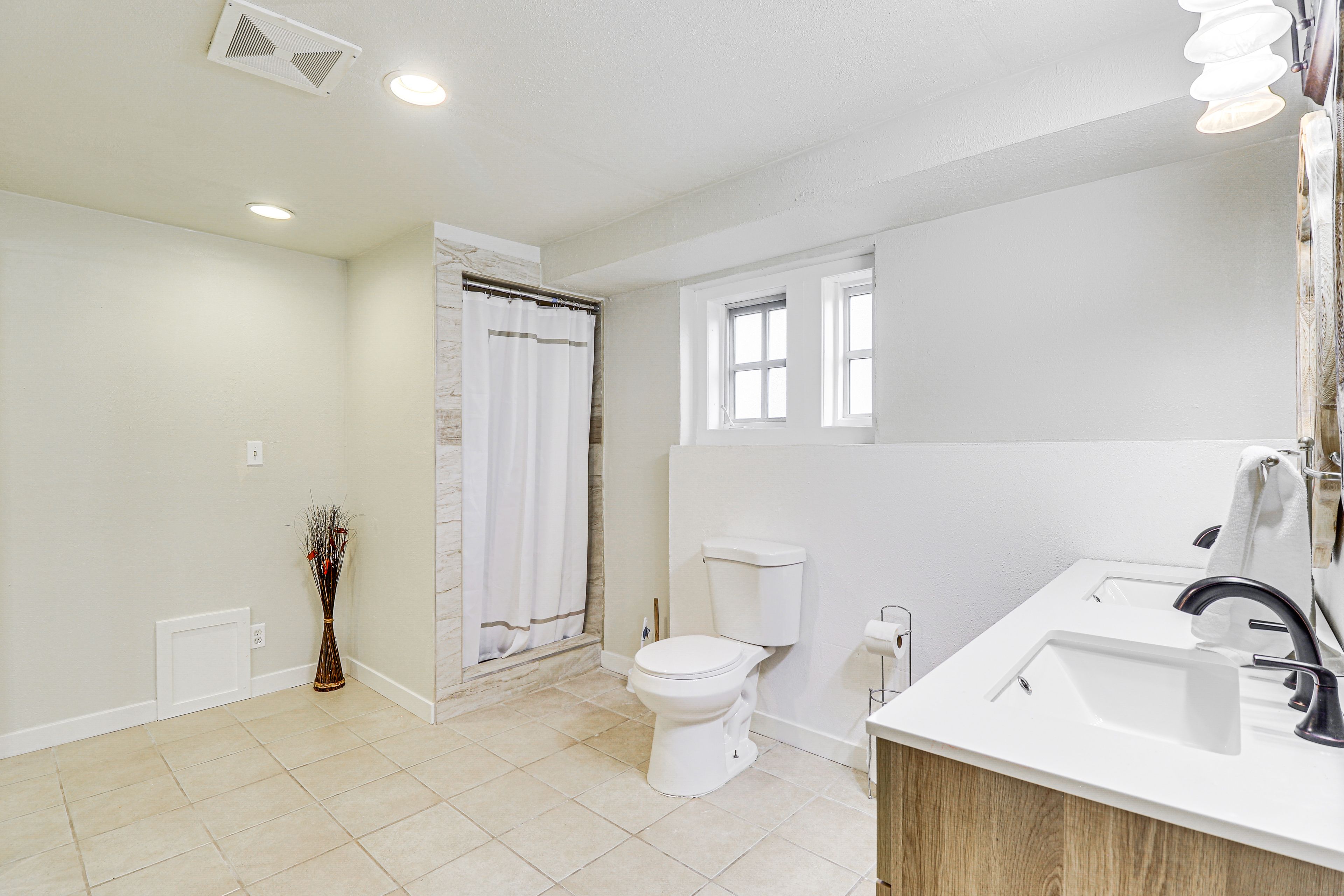 Full Bathroom | Lower Level