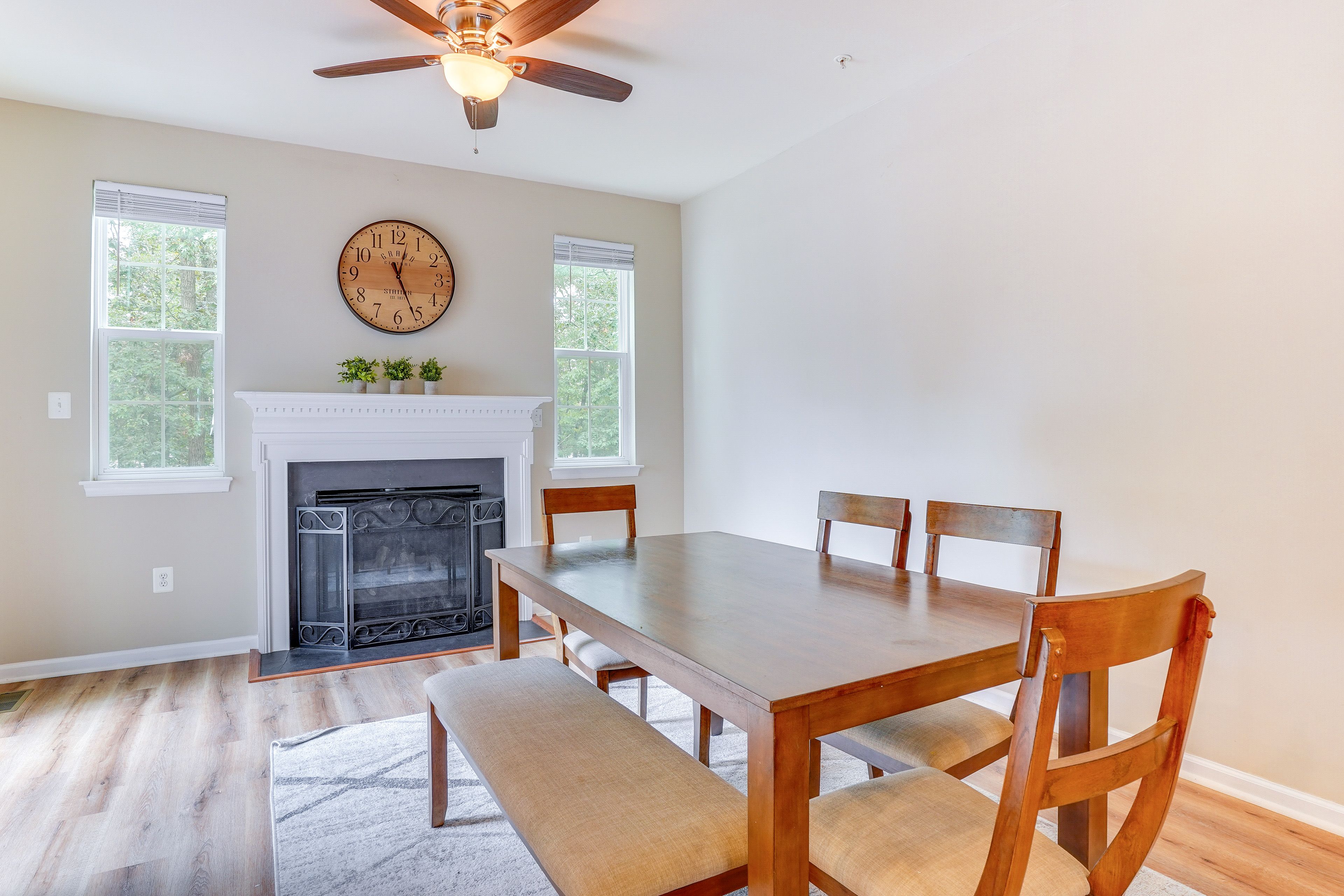 Dining Area | Fireplace