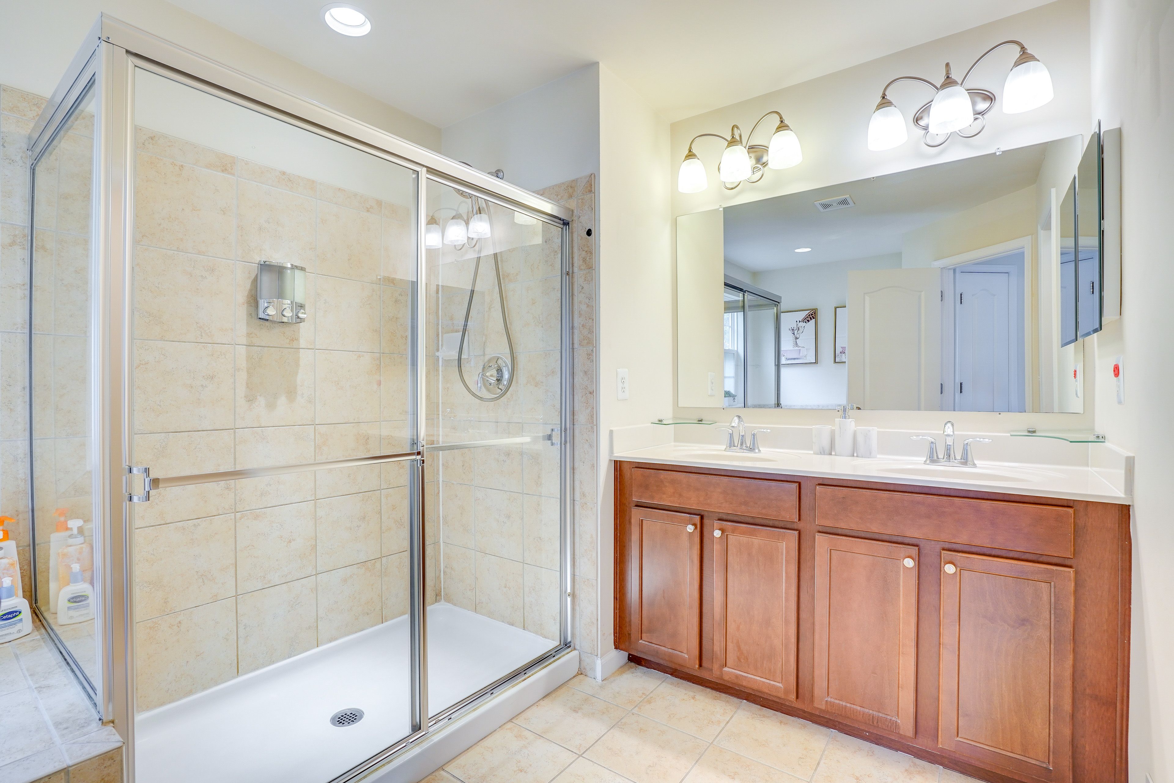 En-Suite Bathroom | Complimentary Toiletries | Towels Provided