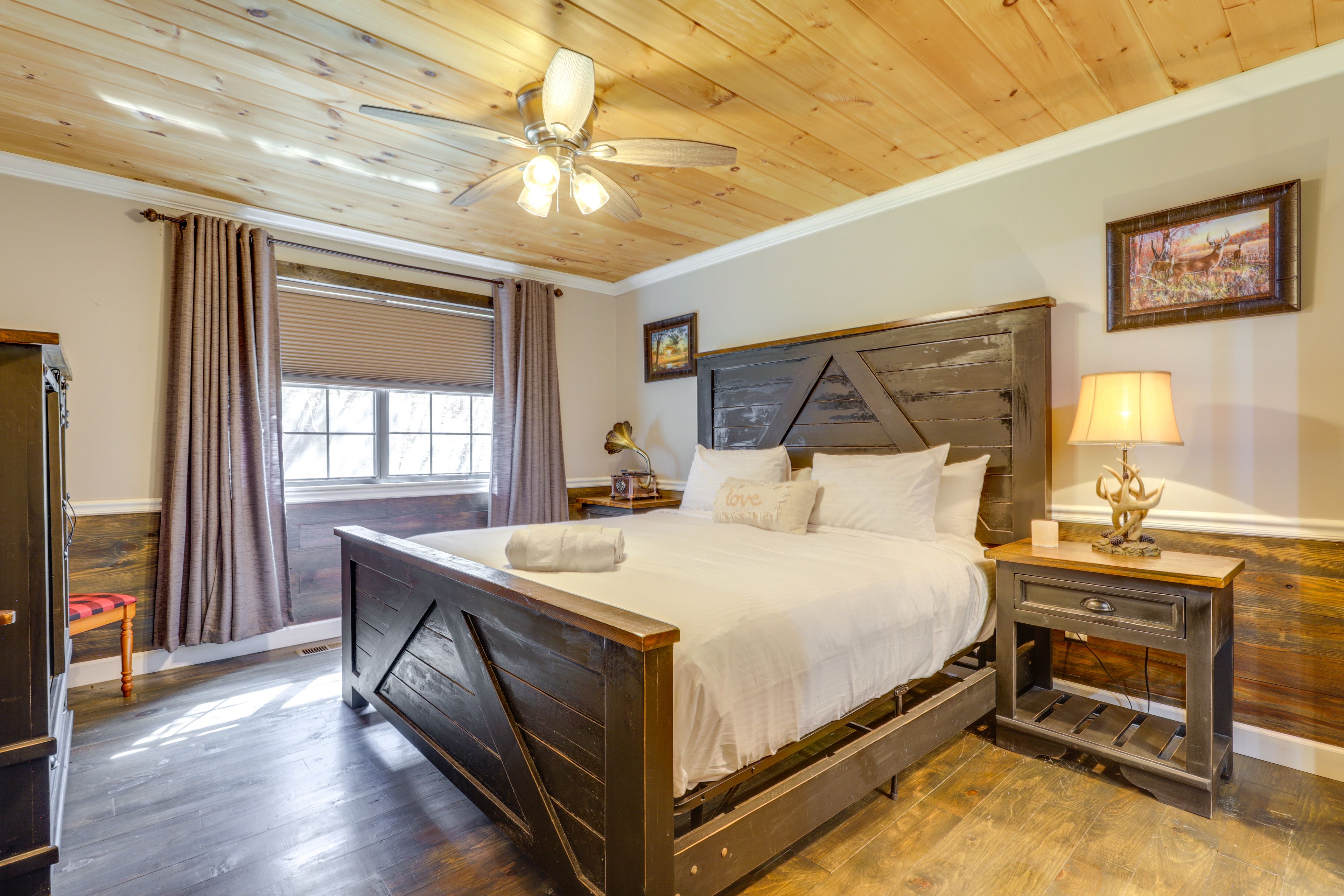 Bedroom 1 | King Bed