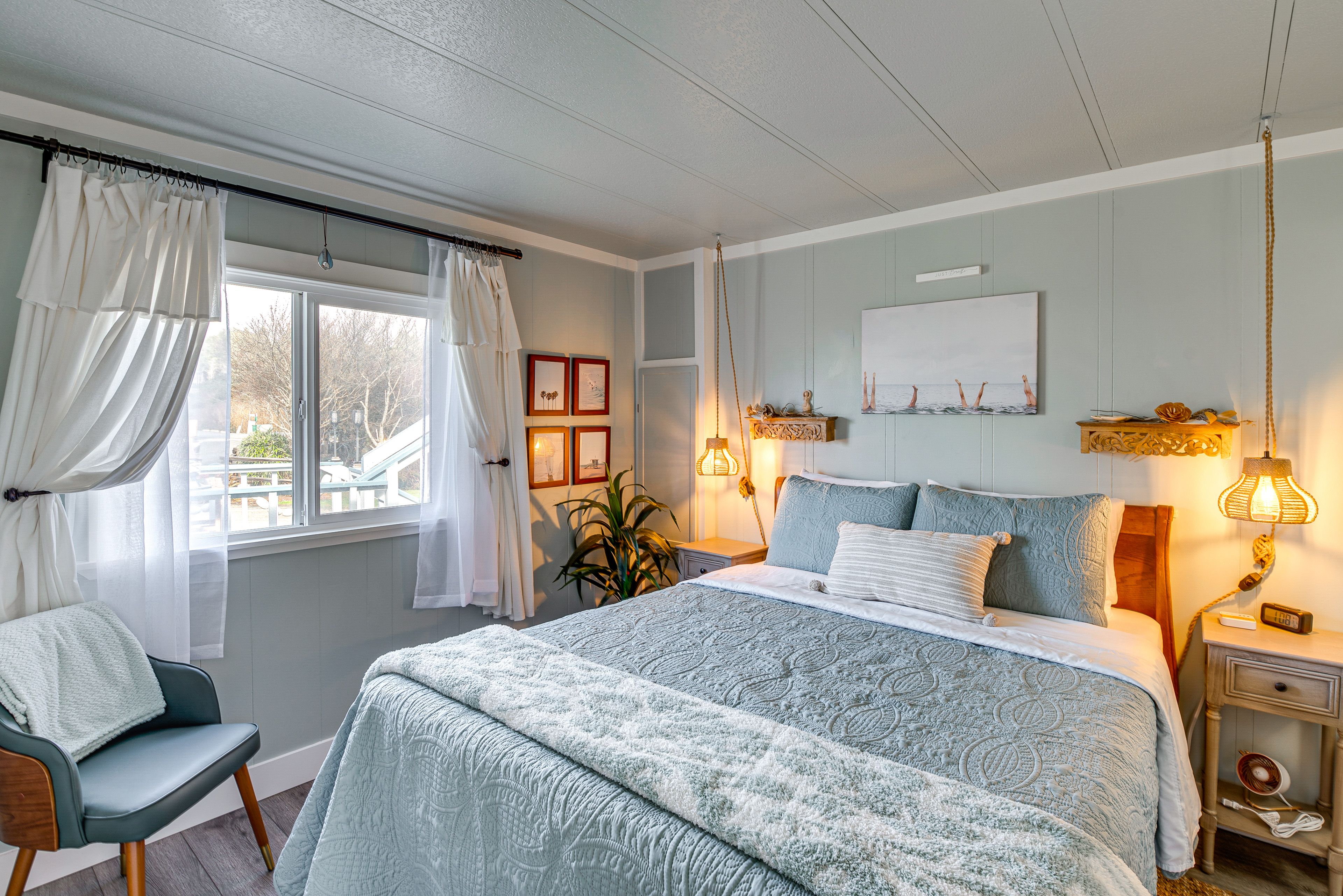 Bedroom 1 | Queen Bed
