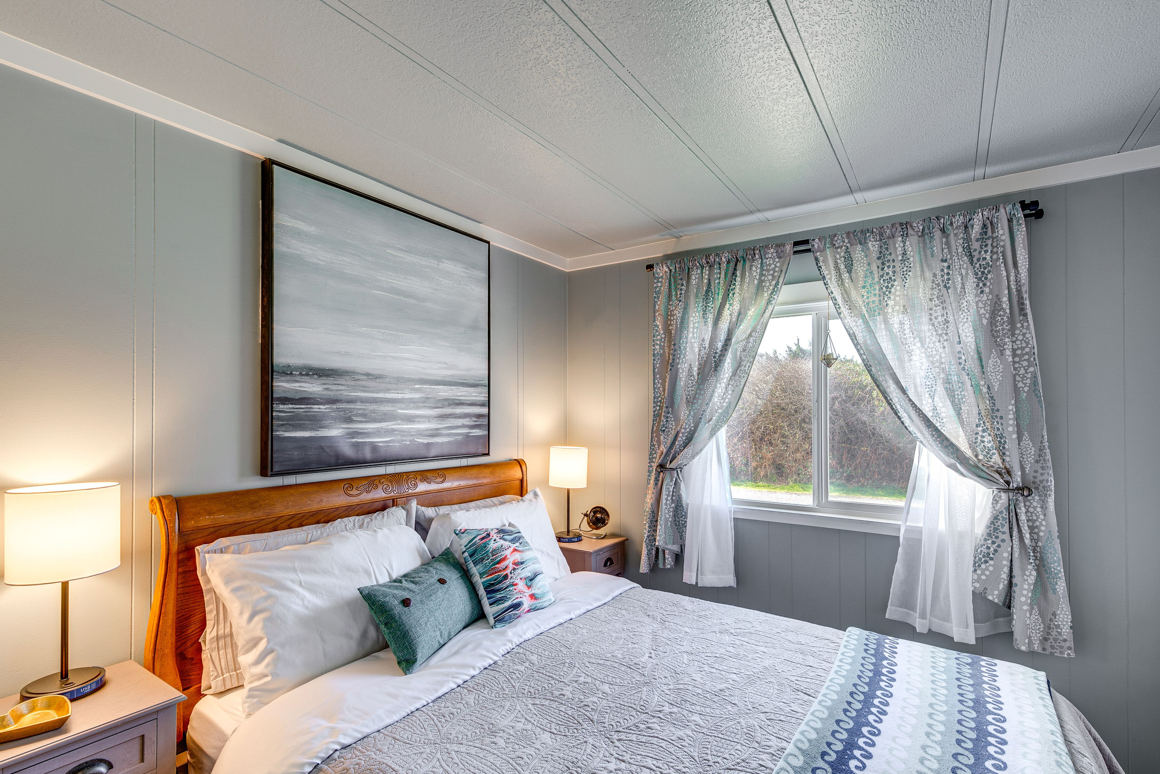 Bedroom 2 | Queen Bed