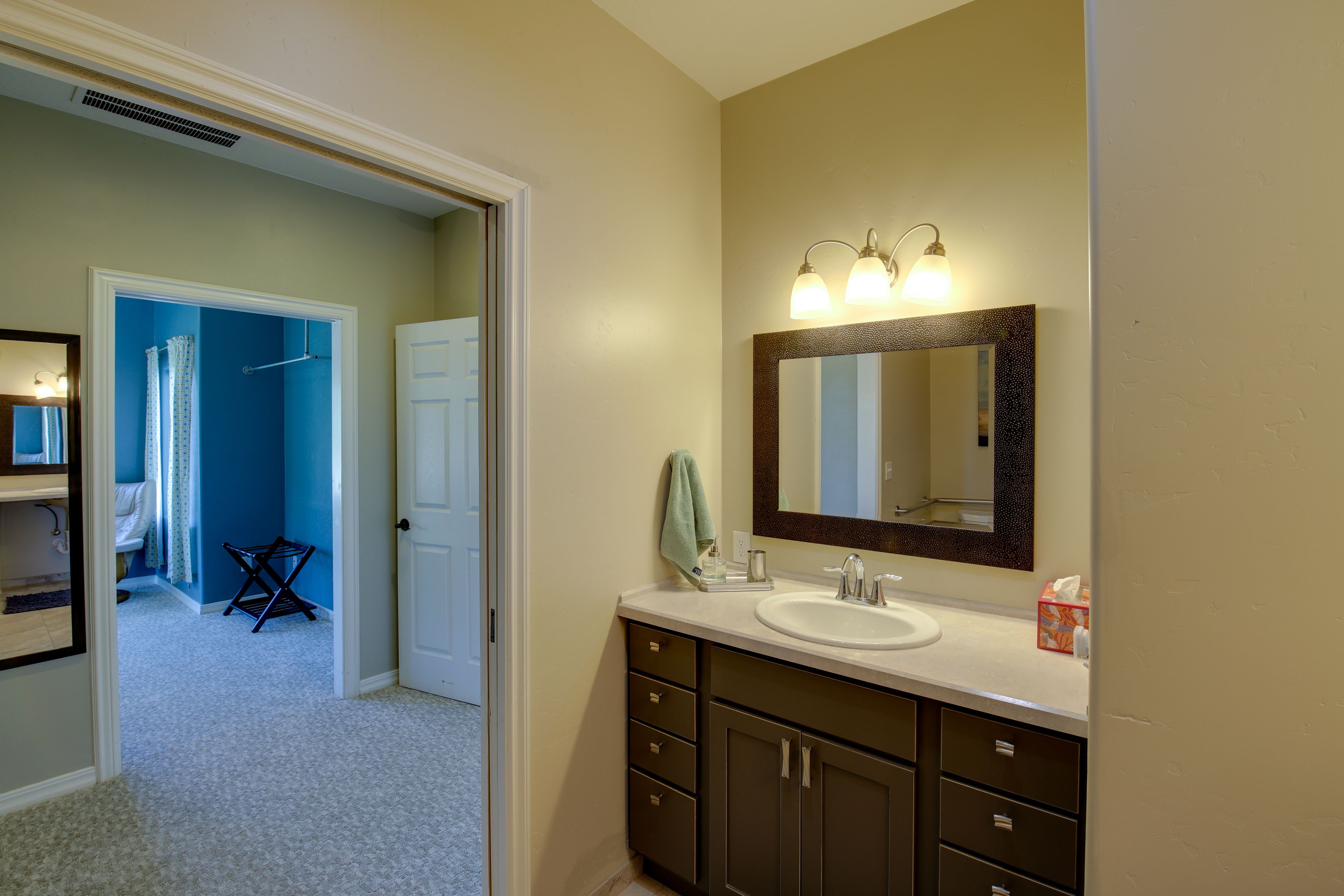 En-Suite Bathroom | Towels Provided