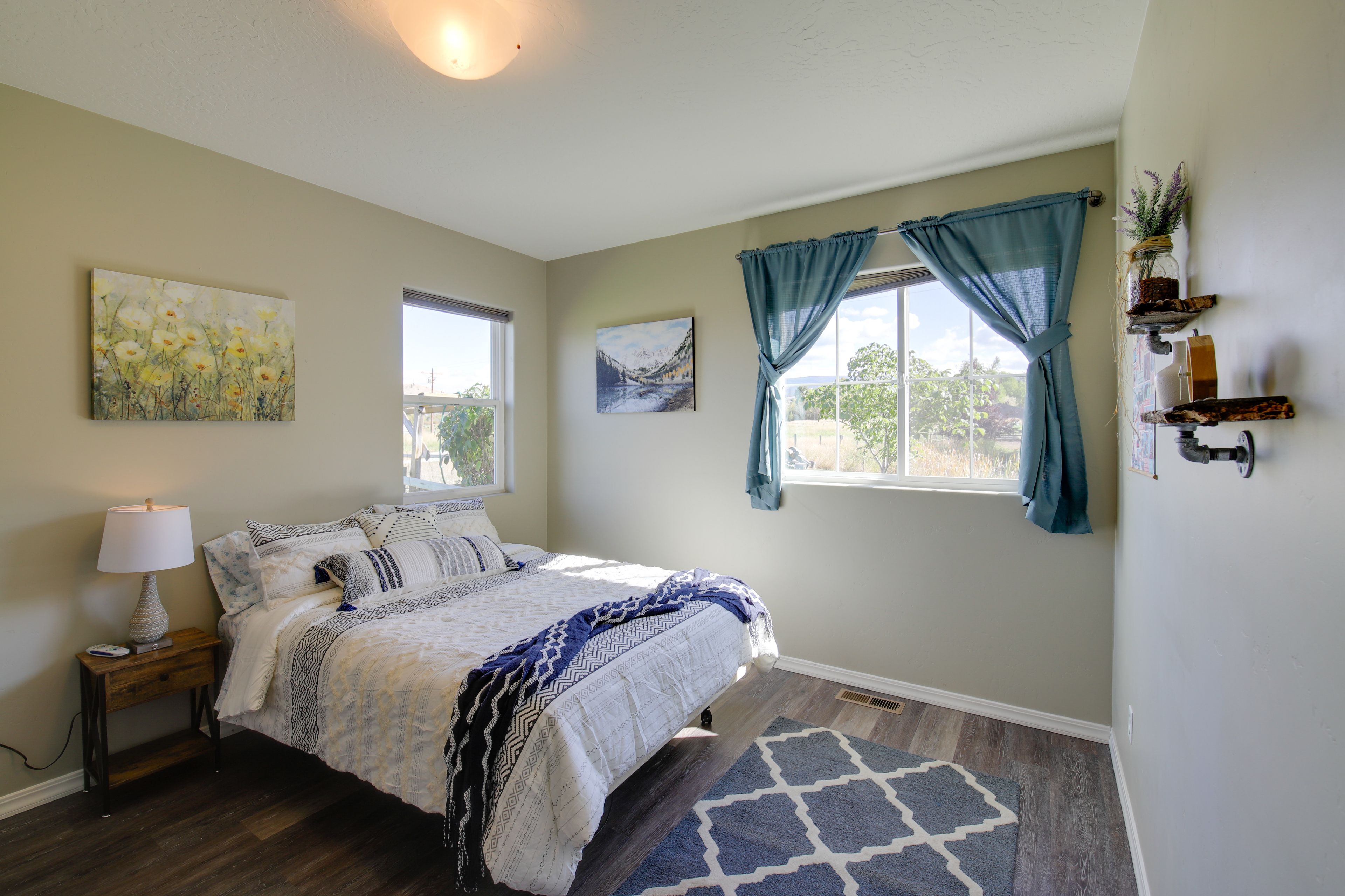 Bedroom 3 | Queen Bed