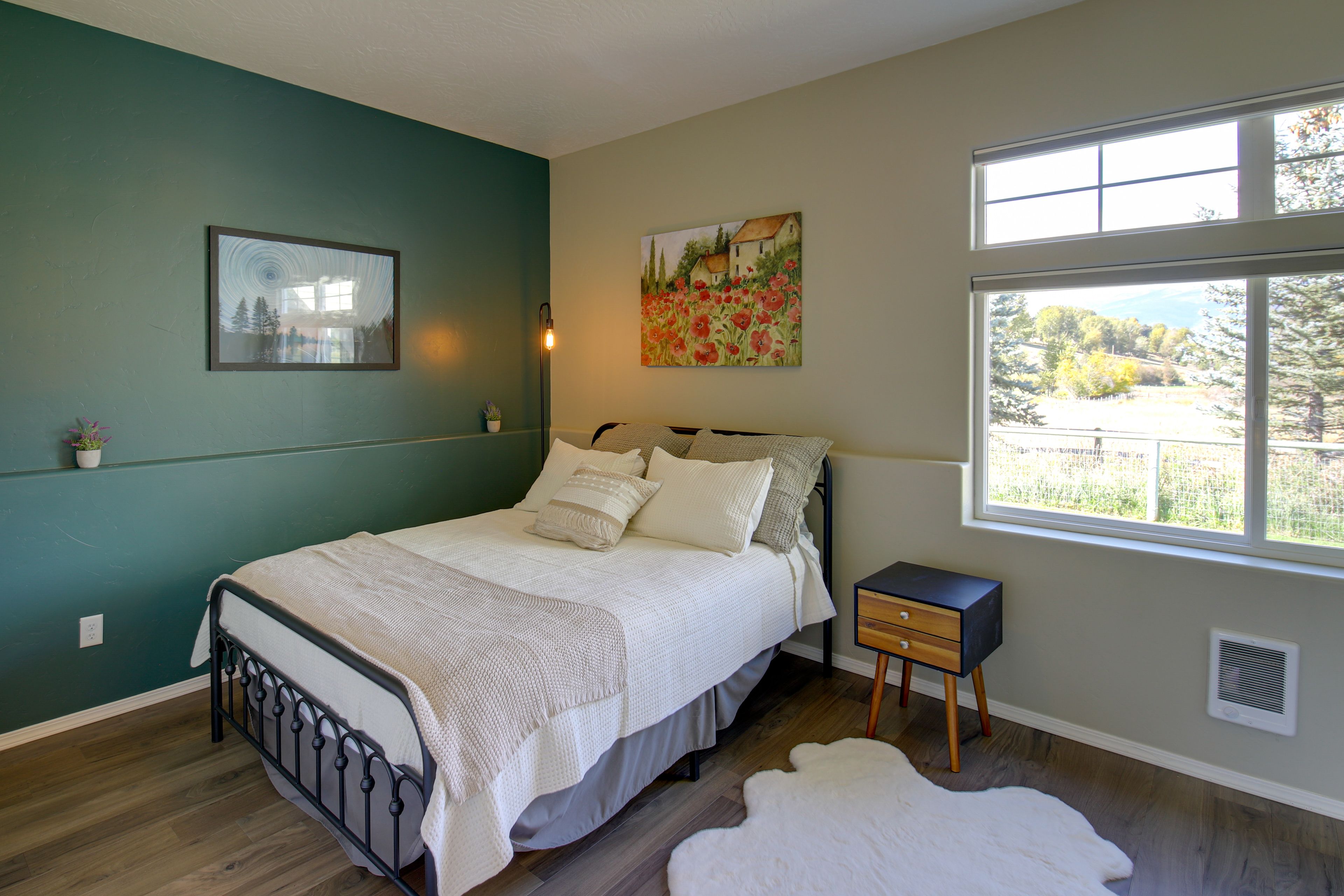 Bedroom Suite 2 | Queen Bed