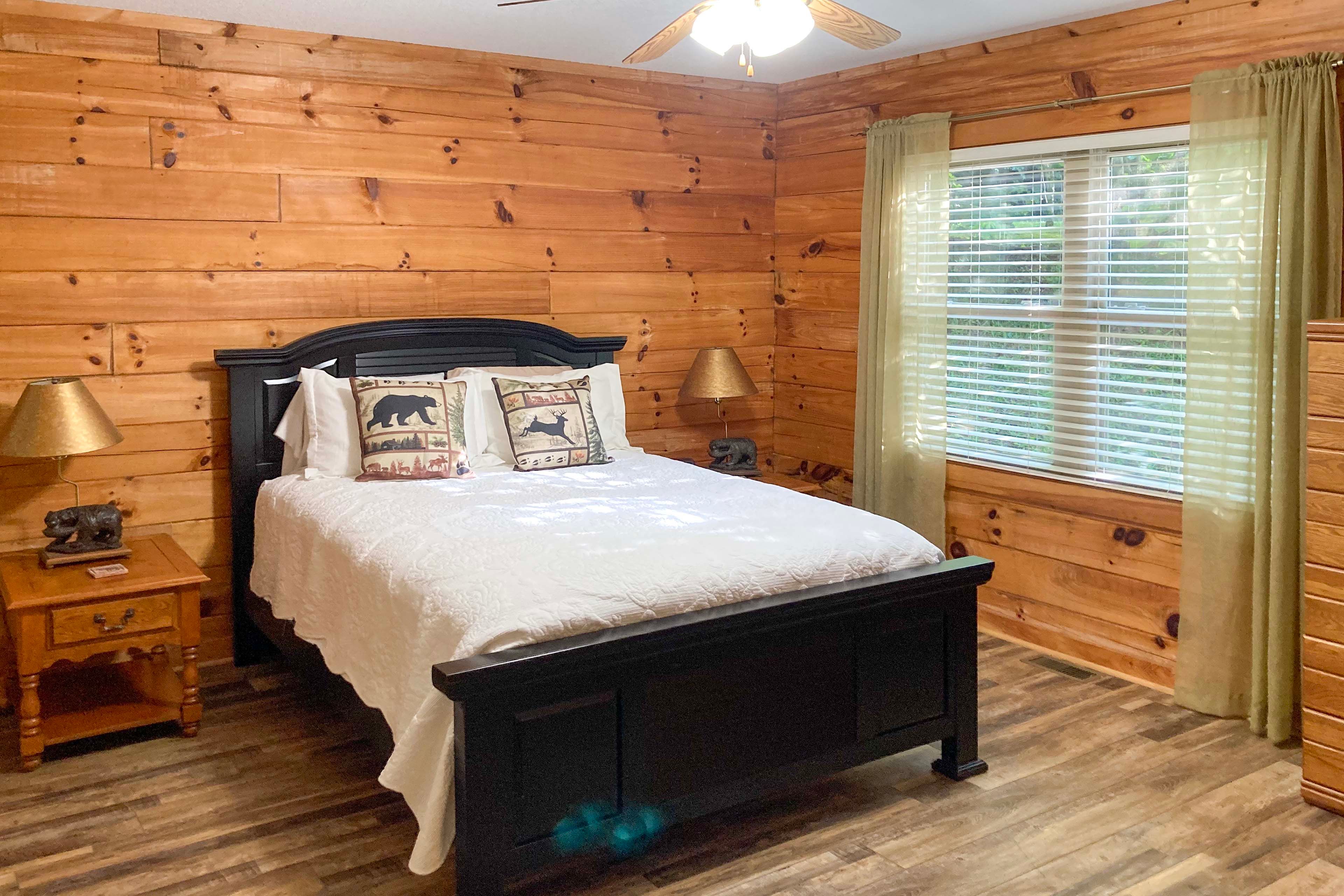 Bedroom Suite | King Bed | Linens Provided